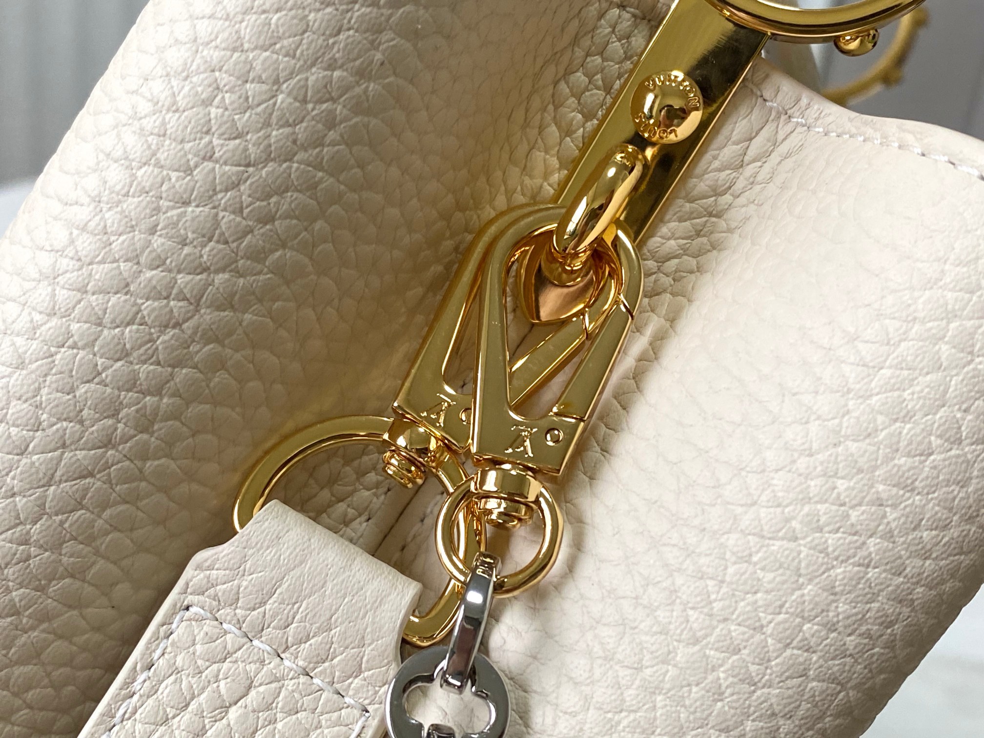 🔸特级精品🔸动态芯片🔸M12938/M48865奶白圆花环扣款✨本款Capucines 手袋取材柔韧Ta