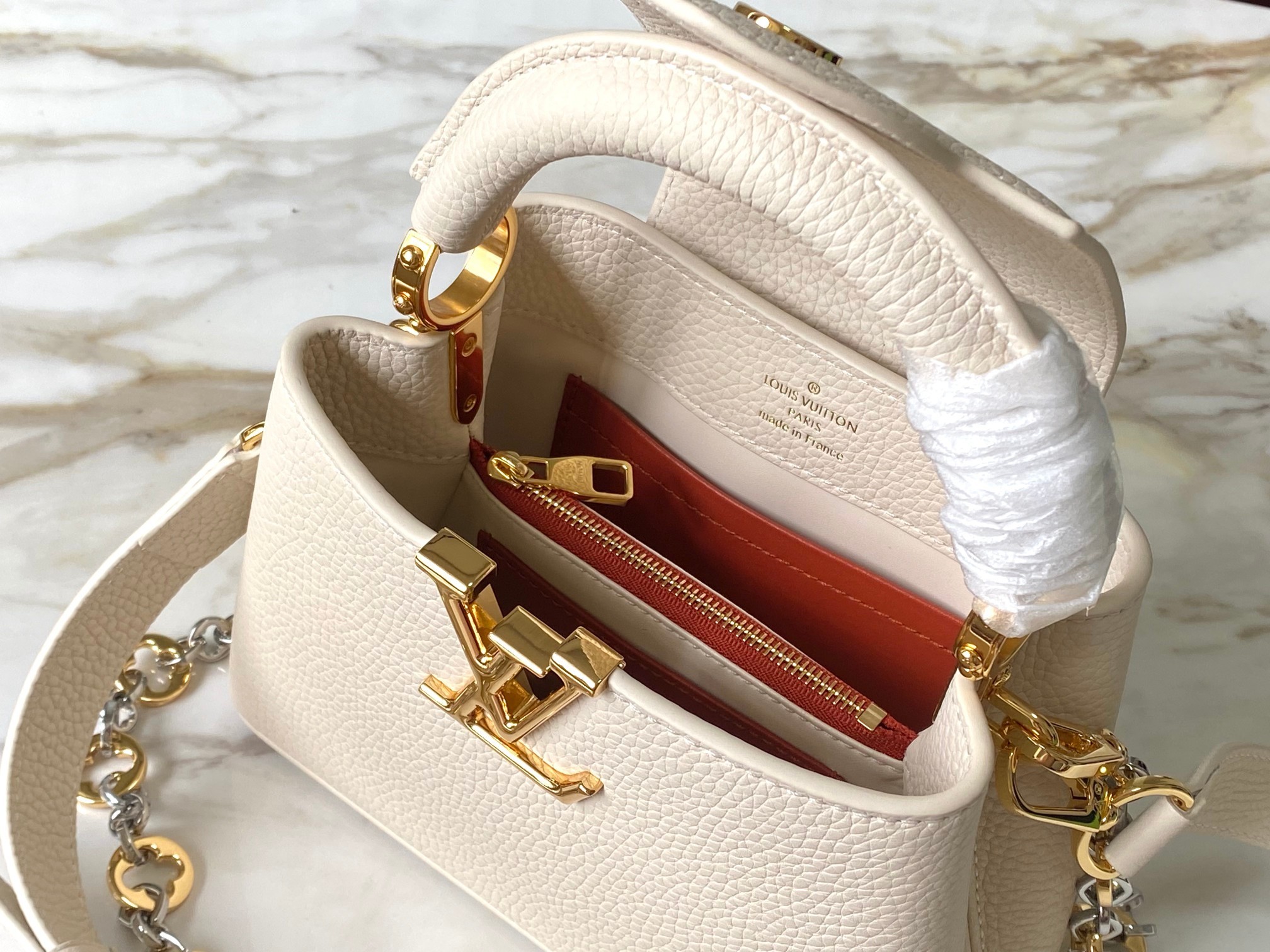 🔸特级精品🔸动态芯片🔸M12938/M48865奶白圆花环扣款✨本款Capucines 手袋取材柔韧Ta