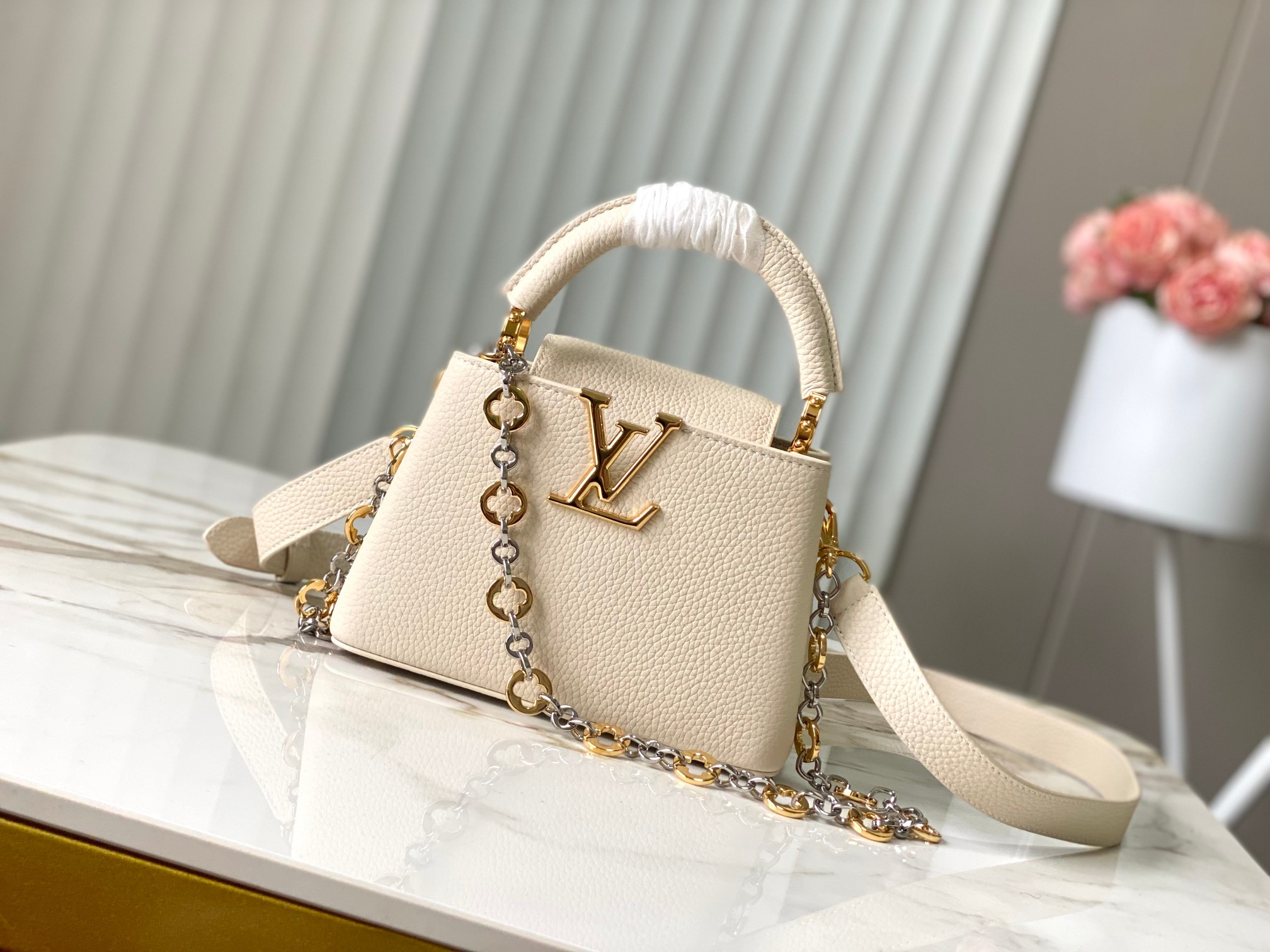 🔸特级精品🔸动态芯片🔸M12938/M48865奶白圆花环扣款✨本款Capucines 手袋取材柔韧Ta