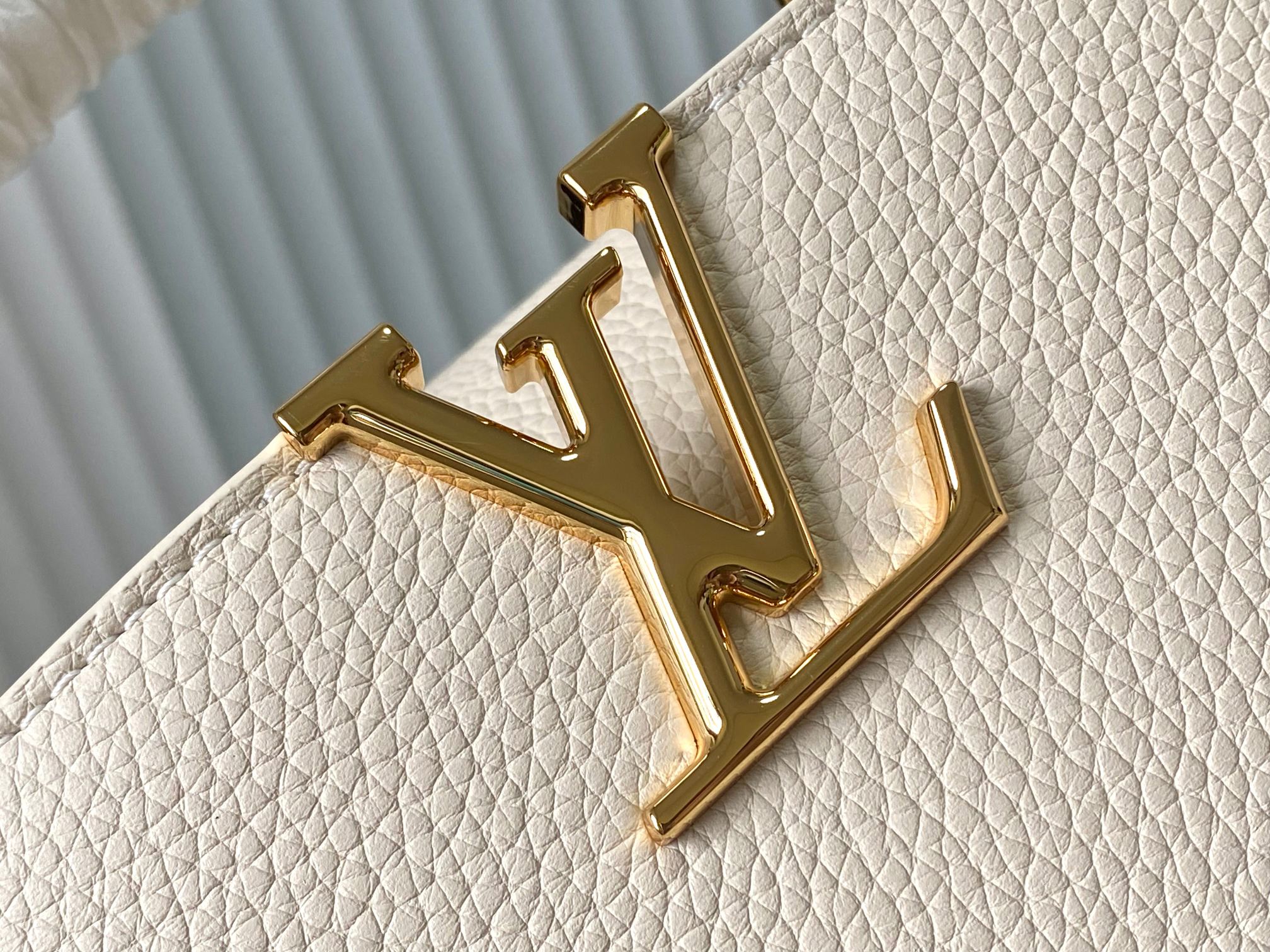 🔸特级精品🔸动态芯片🔸M12938/M48865奶白圆花环扣款✨本款Capucines 手袋取材柔韧Ta