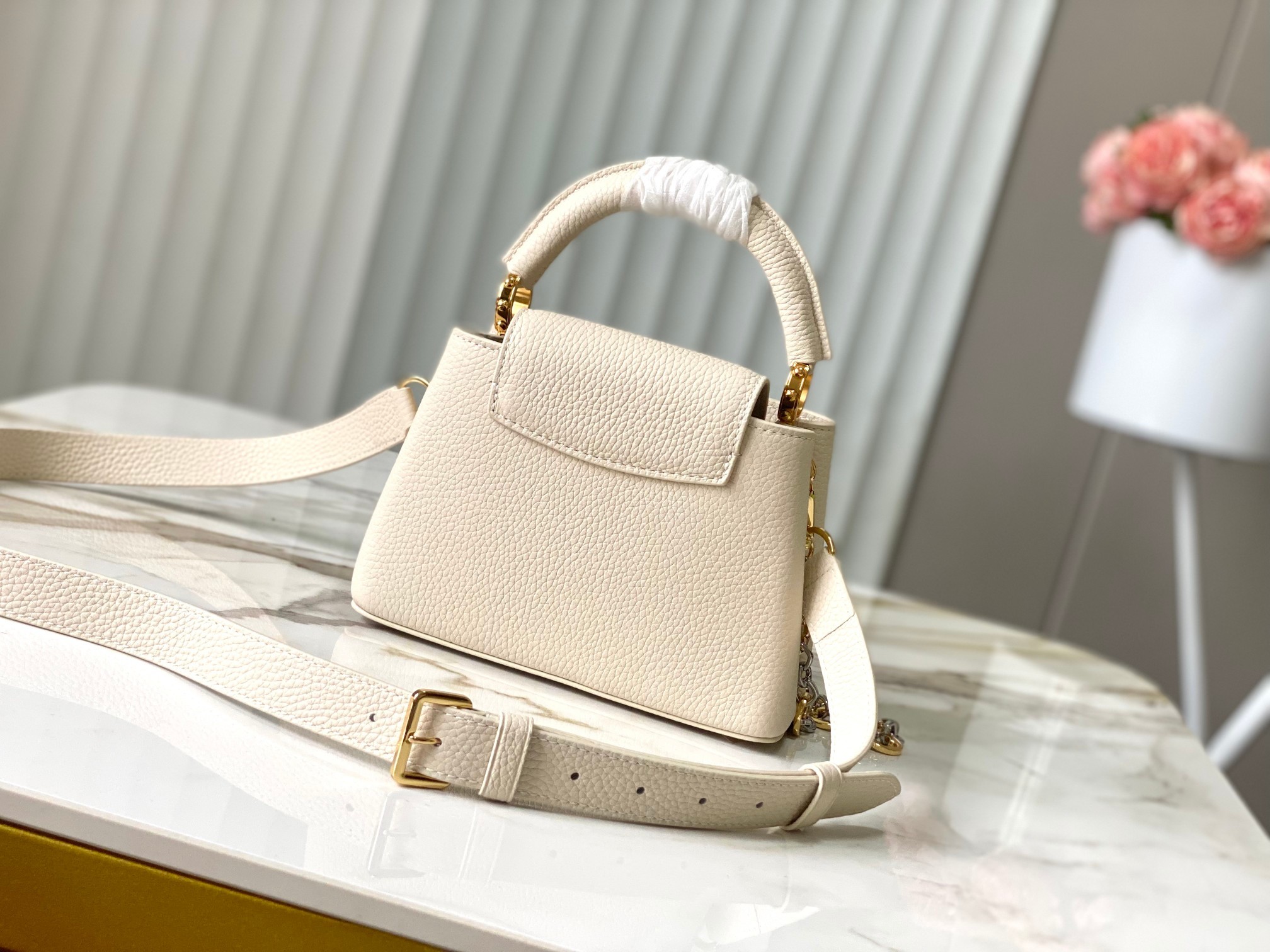 🔸特级精品🔸动态芯片🔸M12938/M48865奶白圆花环扣款✨本款Capucines 手袋取材柔韧Ta