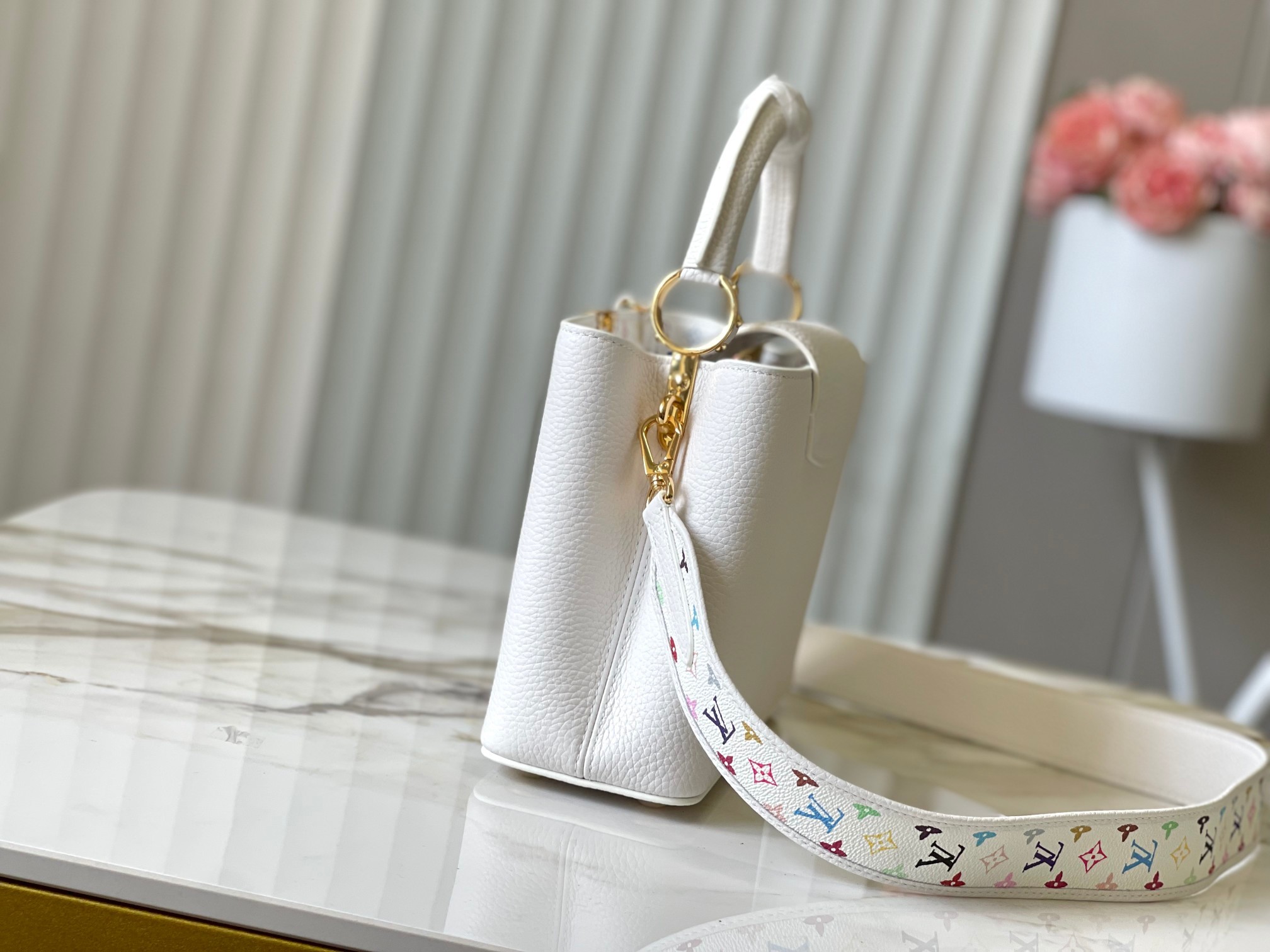 🔹正品原料🔹动态芯片🔹M13253/M48865白拼紫三彩款🔹本款 Capucines手袋出自路易x村上