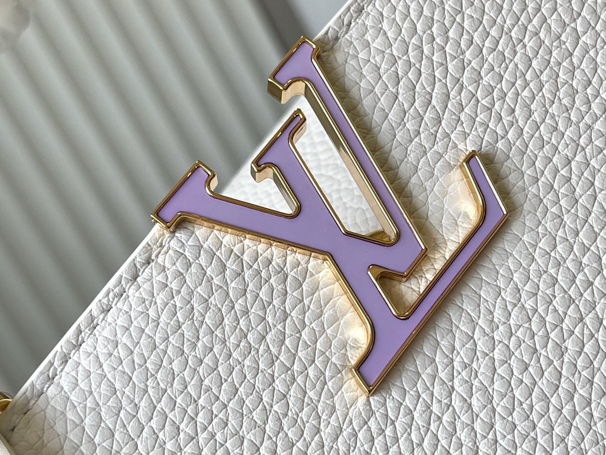 🔹正品原料🔹动态芯片🔹M13253/M48865白拼紫三彩款🔹本款 Capucines手袋出自路易x村上