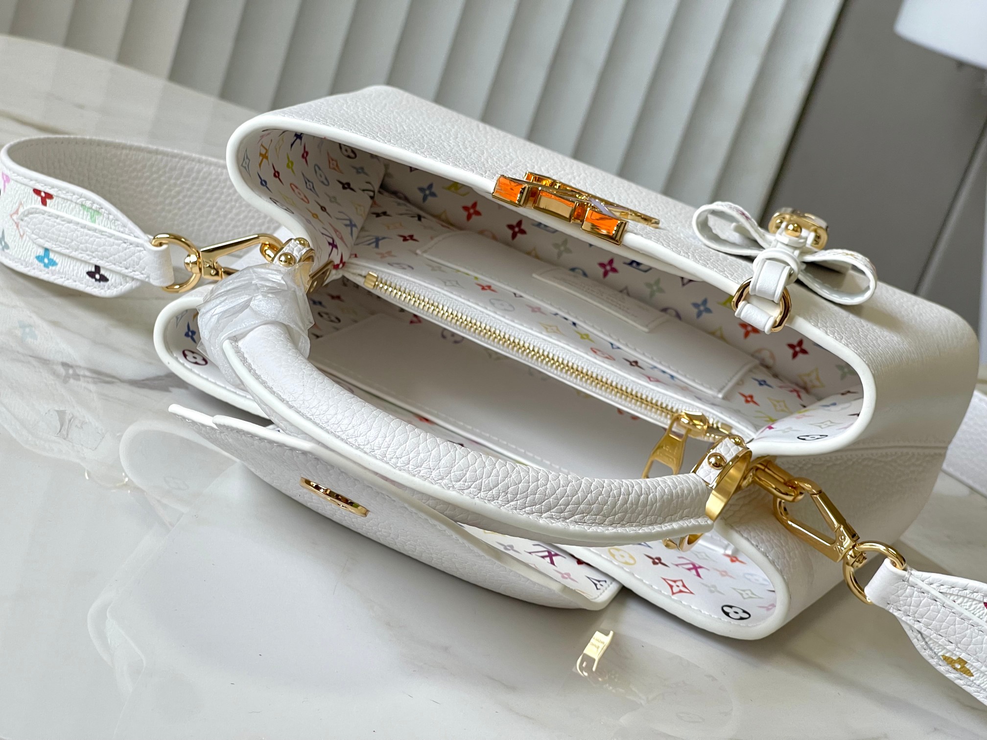 🔹正品原料🔹动态芯片🔹M13253/M48865白拼紫三彩款🔹本款 Capucines手袋出自路易x村上