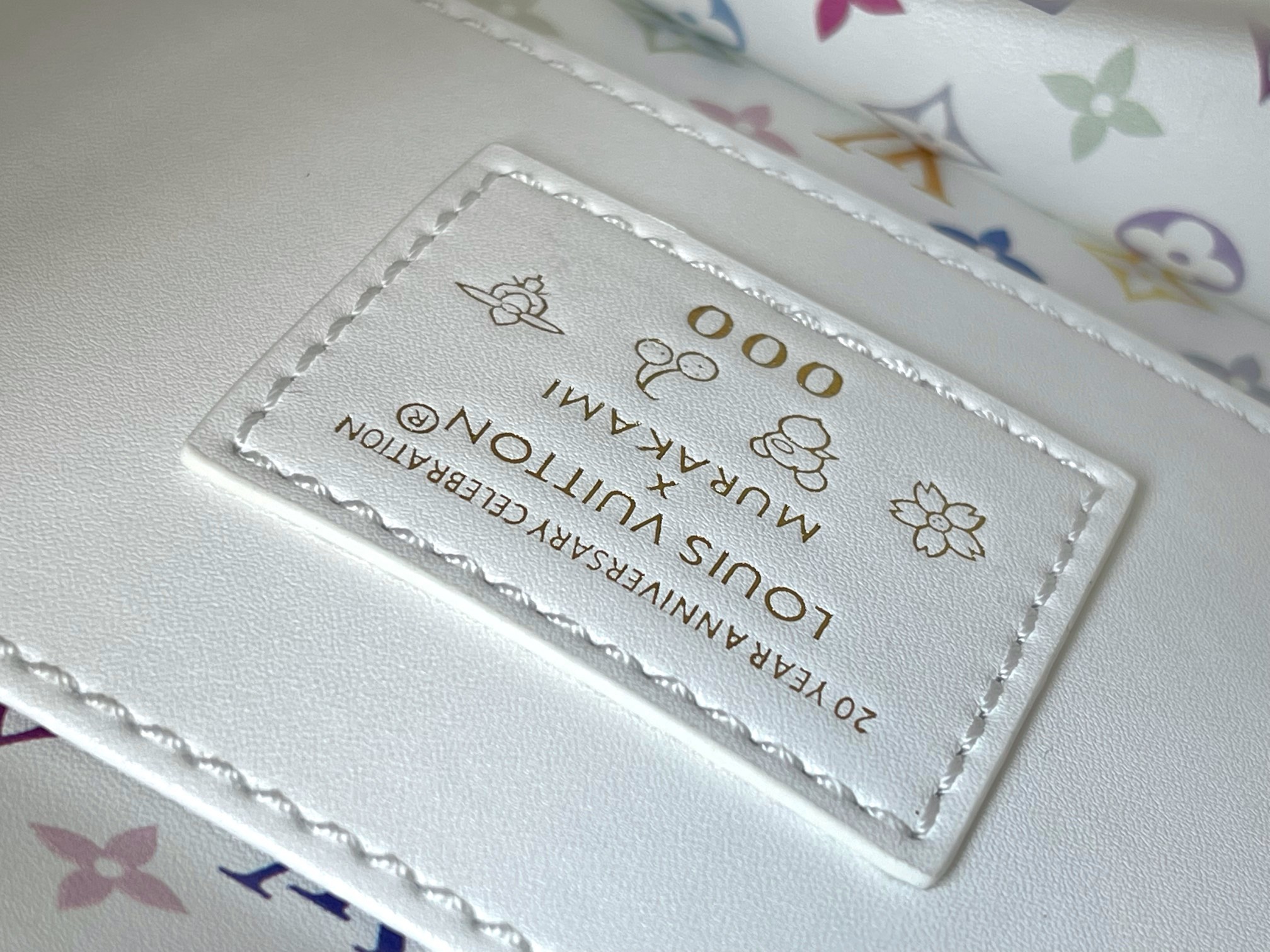 🔹正品原料🔹动态芯片🔹M13253/M48865白拼紫三彩款🔹本款 Capucines手袋出自路易x村上