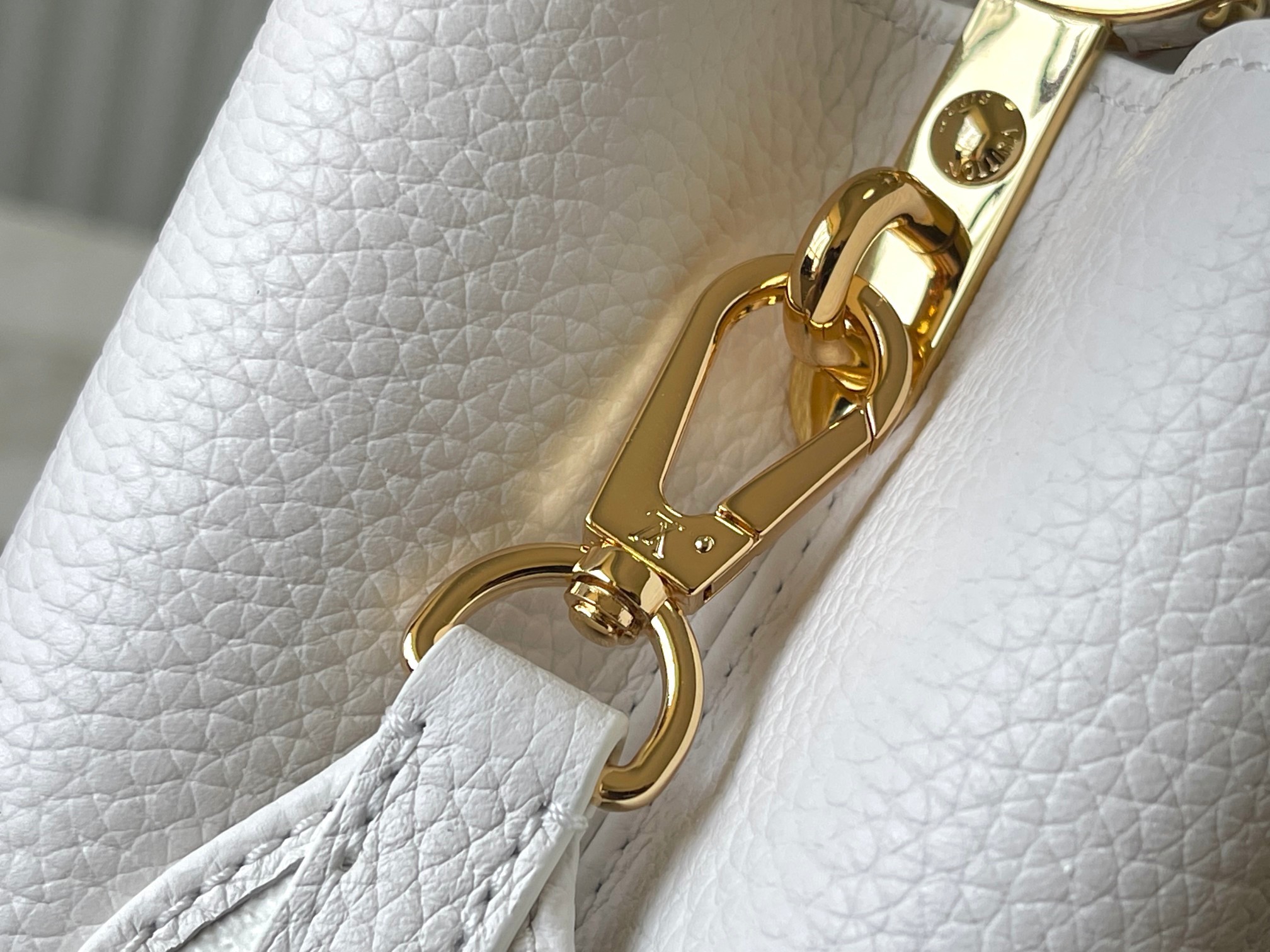 🔹正品原料🔹动态芯片🔹M13253/M48865白拼紫三彩款🔹本款 Capucines手袋出自路易x村上