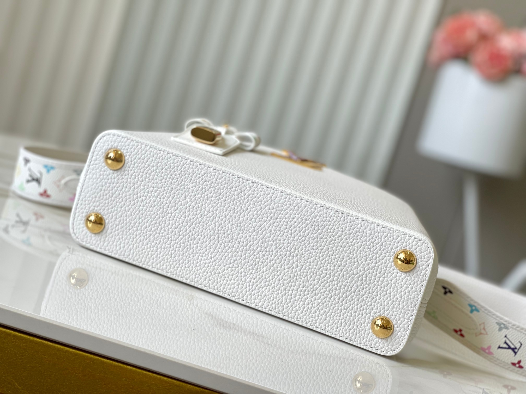 🔹正品原料🔹动态芯片🔹M13253/M48865白拼紫三彩款🔹本款 Capucines手袋出自路易x村上