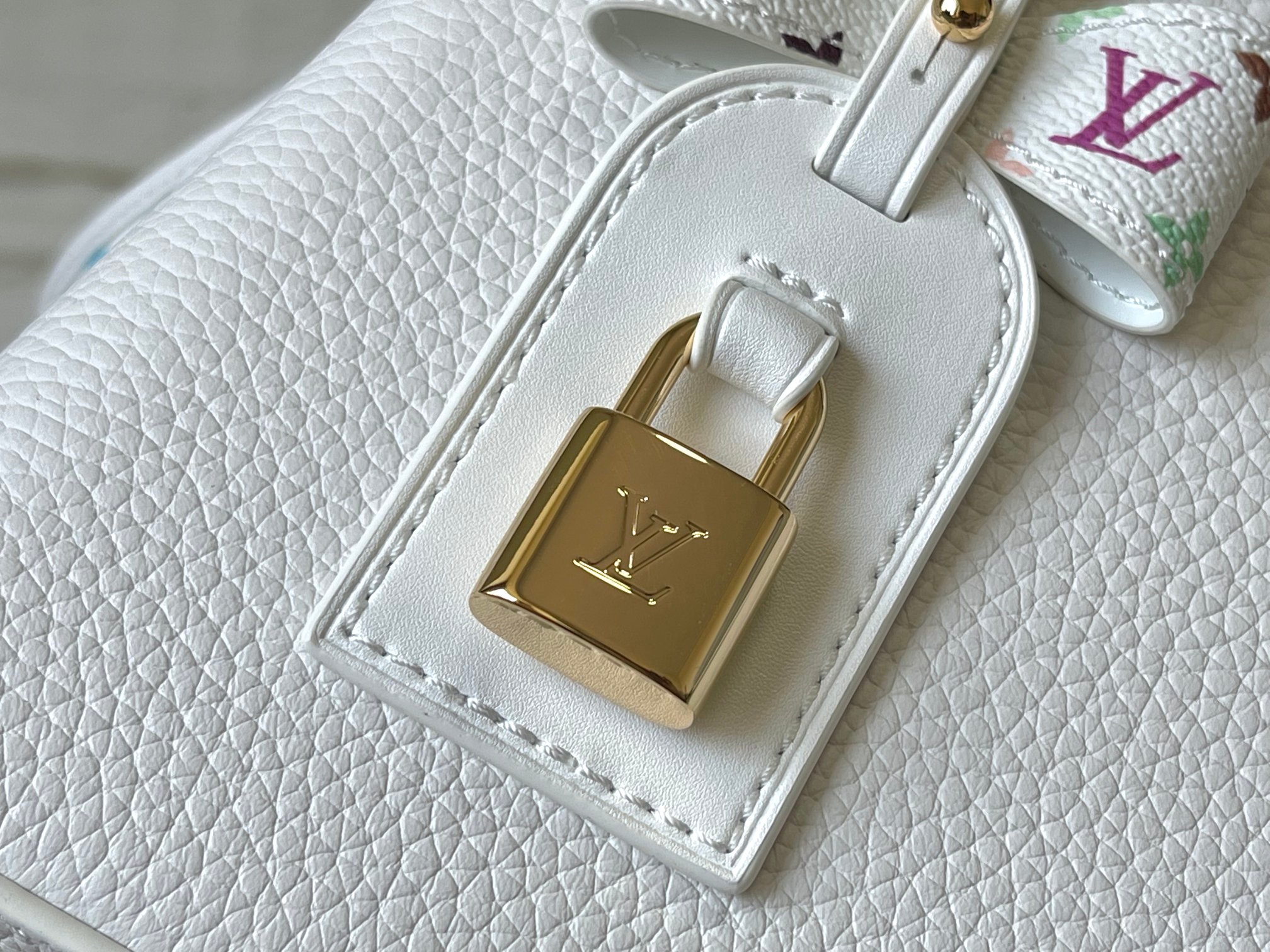 🔹正品原料🔹动态芯片🔹M13253/M48865白拼紫三彩款🔹本款 Capucines手袋出自路易x村上