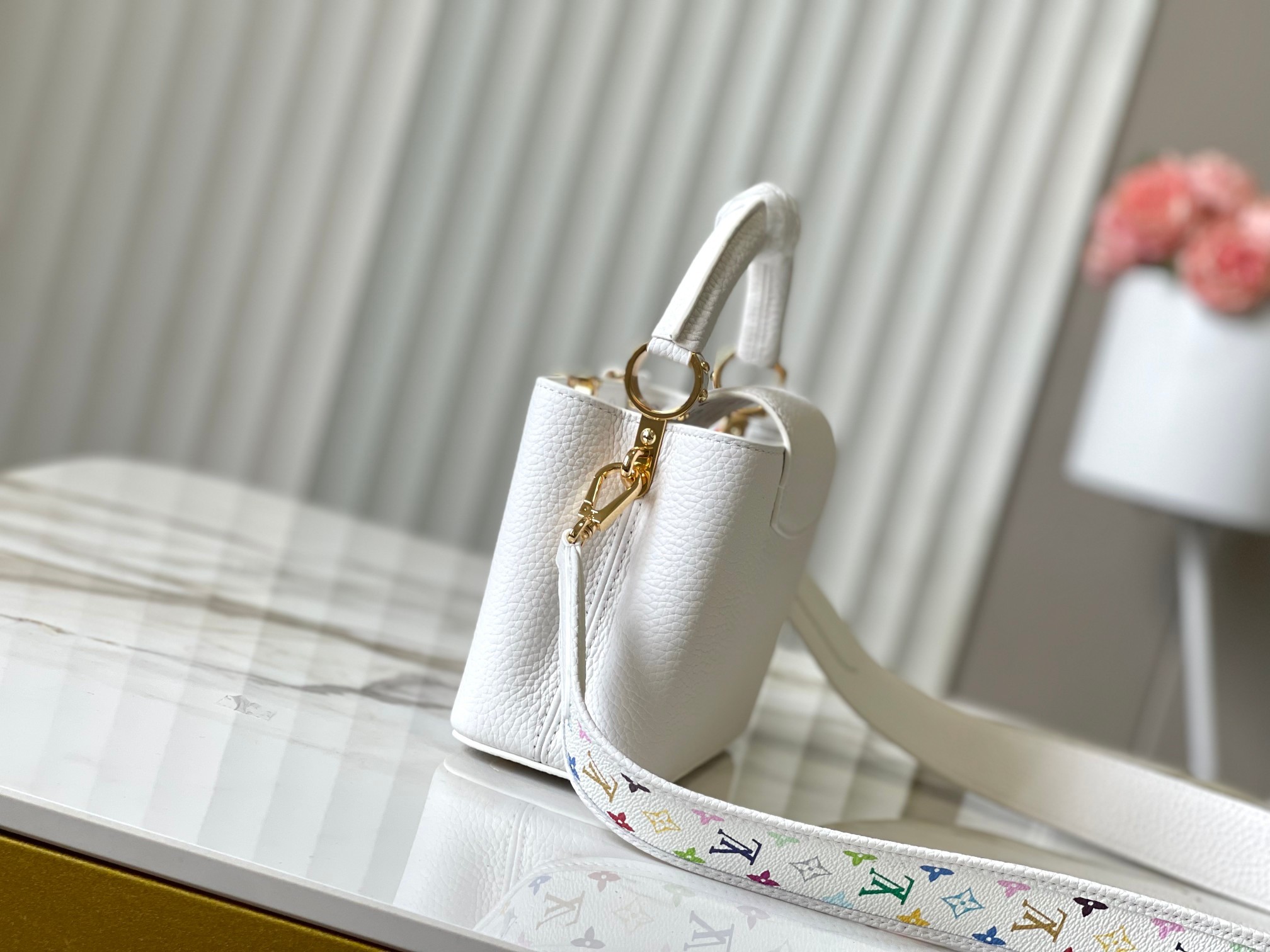 🔹正品原料🔹动态芯片🔹M13253/M48865白拼紫三彩款🔹本款 Capucines手袋出自路易x村上