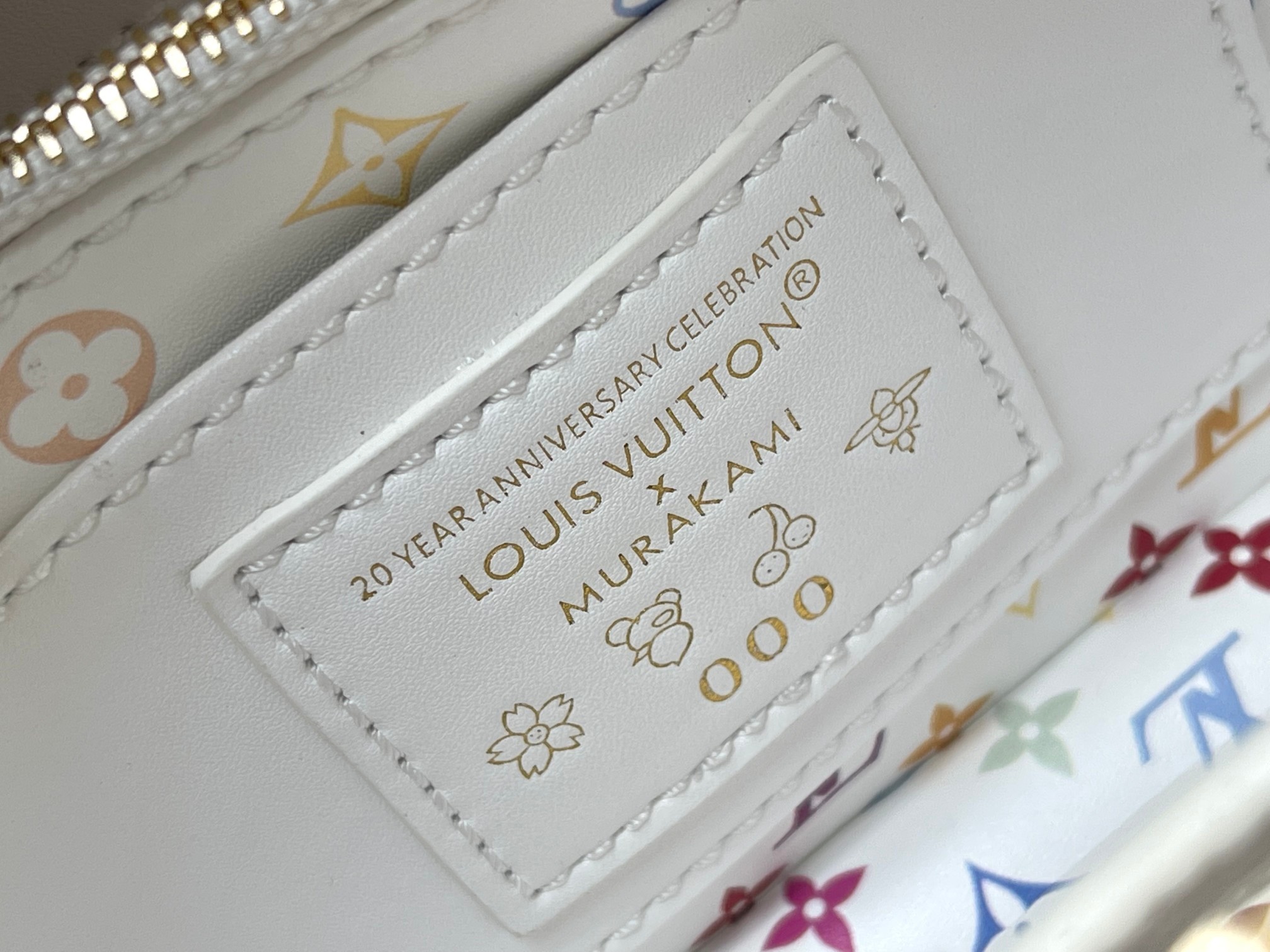 🔹正品原料🔹动态芯片🔹M13253/M48865白拼紫三彩款🔹本款 Capucines手袋出自路易x村上