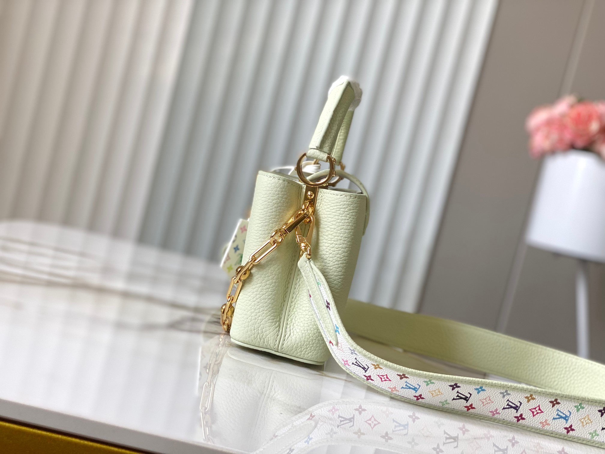 🔸正品原料🔸动态芯片🔸M14101/M48865浅绿三彩限定款💚本款 Capucines迷你手袋选用Ta