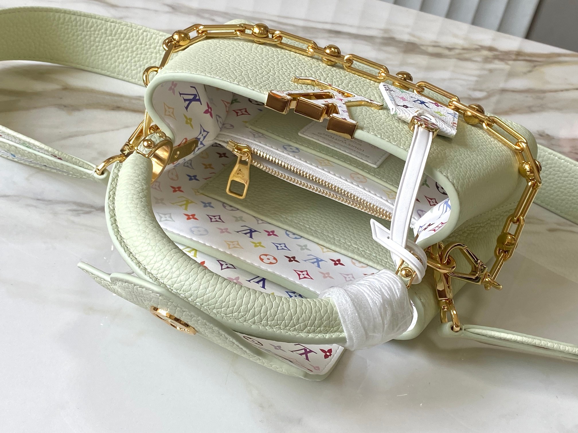 🔸正品原料🔸动态芯片🔸M14101/M48865浅绿三彩限定款💚本款 Capucines迷你手袋选用Ta