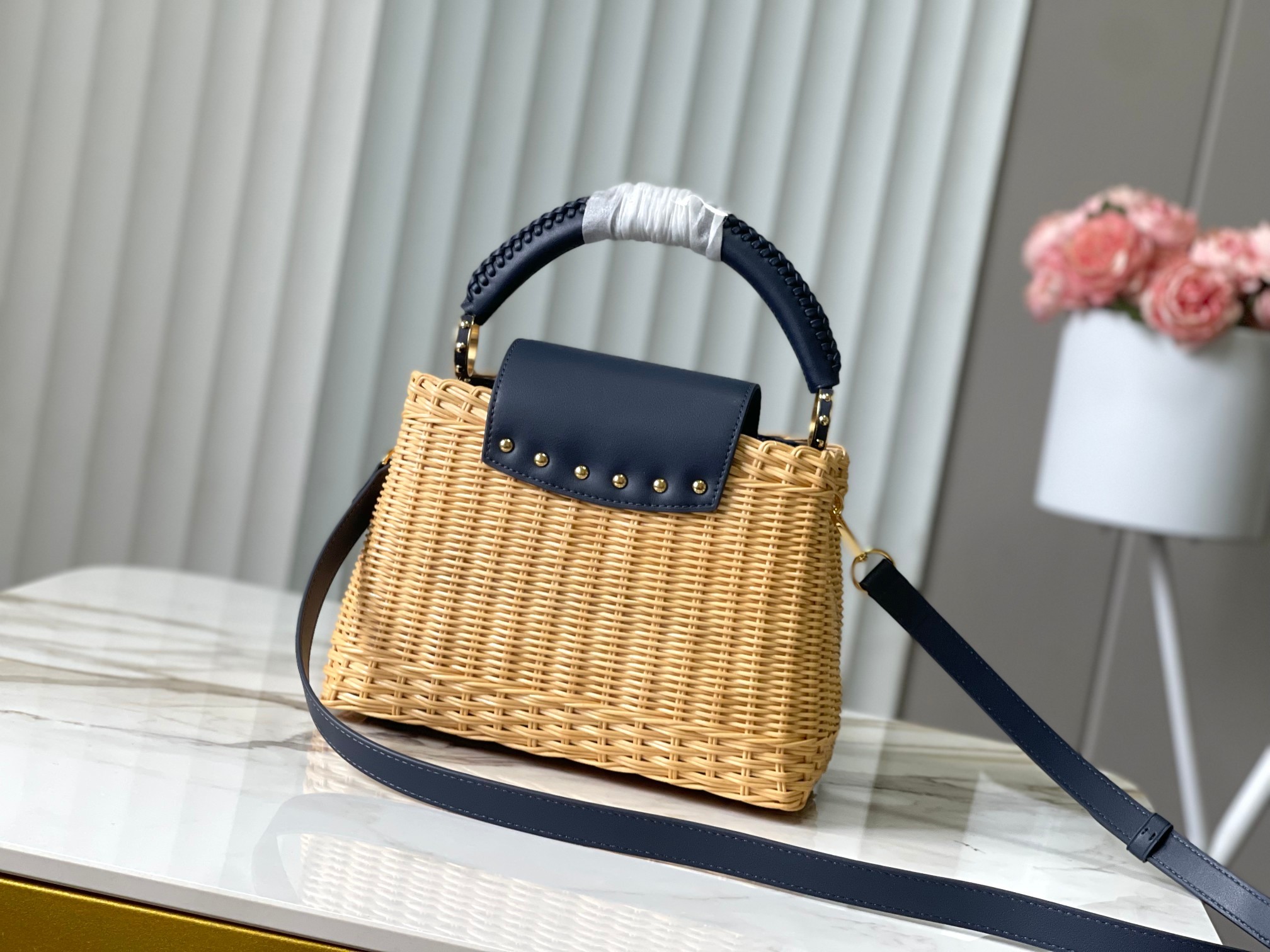 🔹正品原料🔹动态芯片🔹M14366/M48865深蓝编织印花竹篮🔹本款Capucines手袋回溯品牌于1