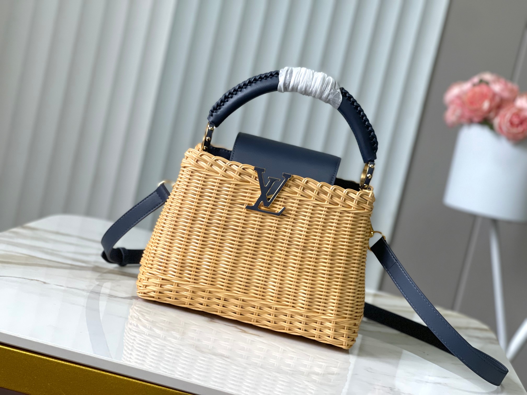 🔹特级精品🔹动态芯片🔹M14366/M48865深蓝编织印花竹篮🔹本款Capucines手袋回溯品牌于1