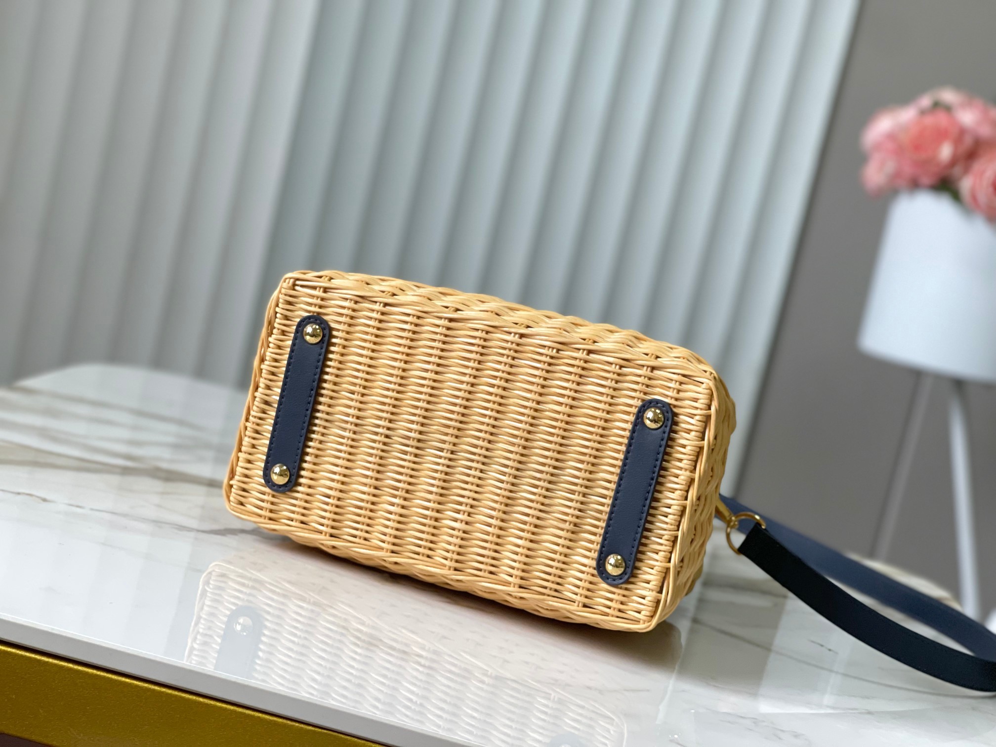 🔹正品原料🔹动态芯片🔹M14366/M48865深蓝编织印花竹篮🔹本款Capucines手袋回溯品牌于1