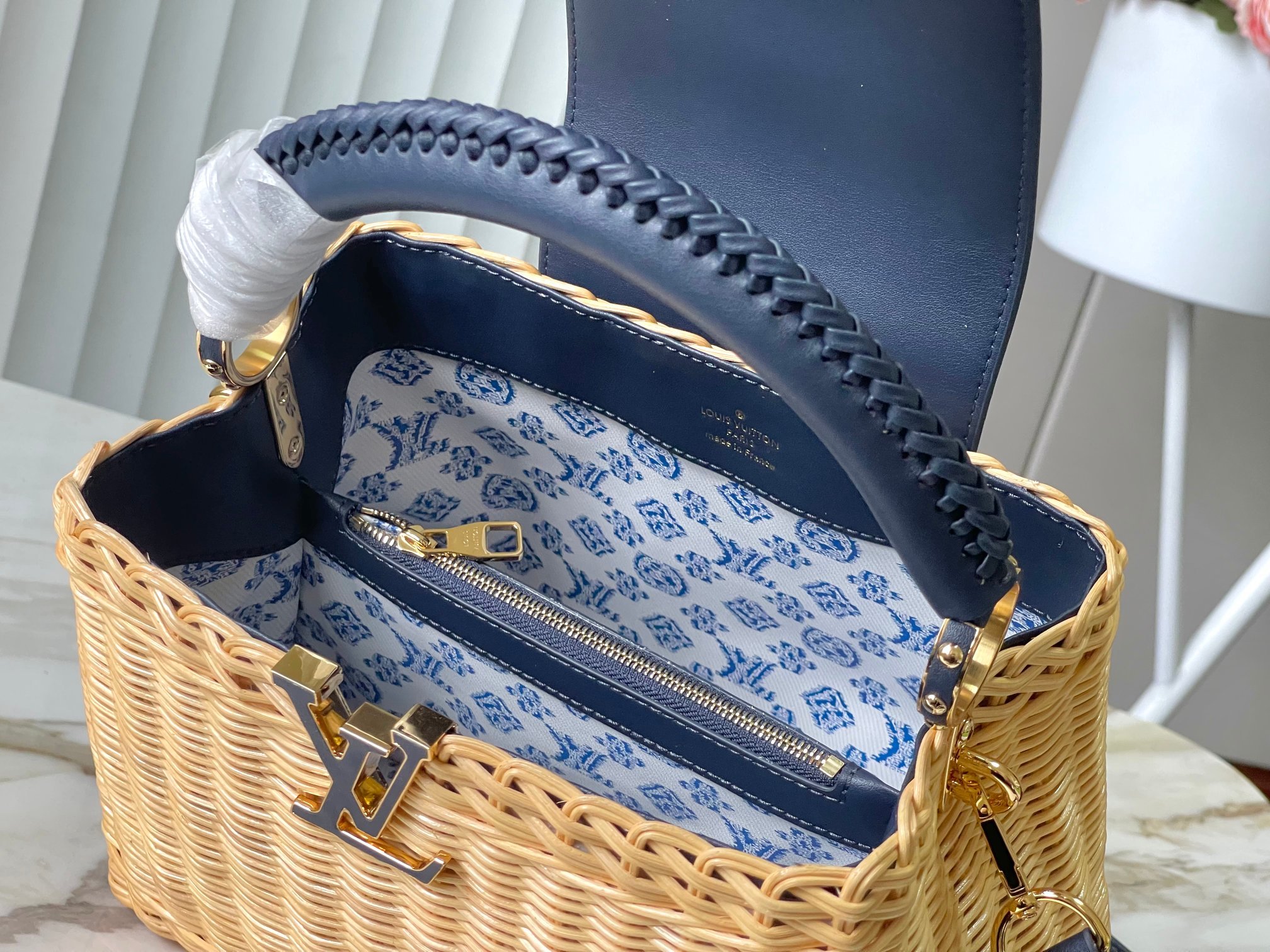 🔹正品原料🔹动态芯片🔹M14366/M48865深蓝编织印花竹篮🔹本款Capucines手袋回溯品牌于1