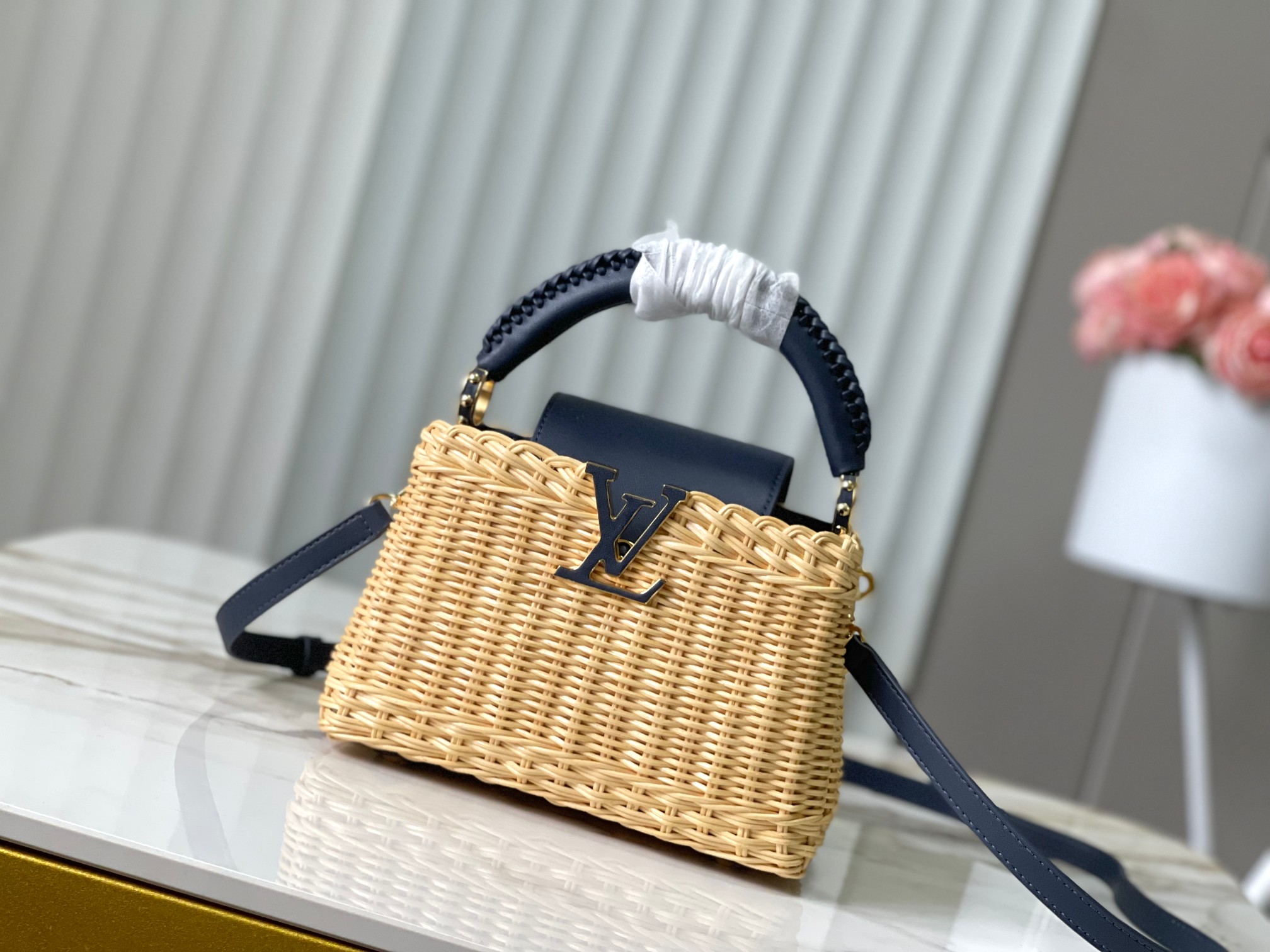 🔹正品原料🔹动态芯片🔹M14366/M48865深蓝编织印花竹篮🔹本款Capucines手袋回溯品牌于1
