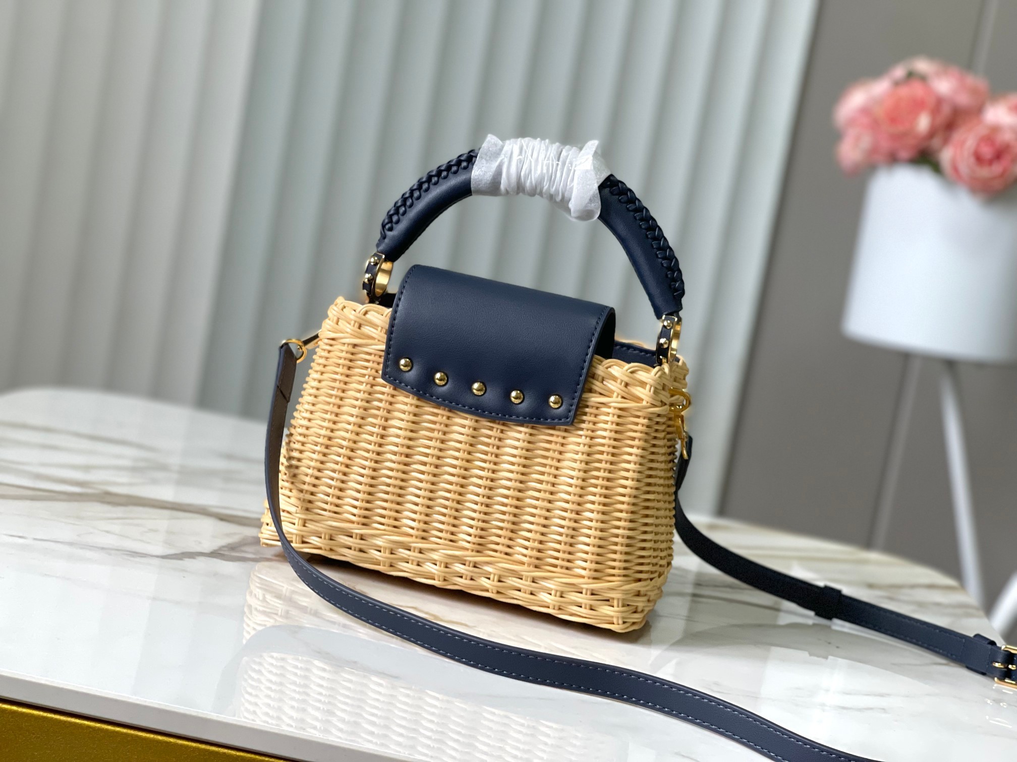 🔹正品原料🔹动态芯片🔹M14366/M48865深蓝编织印花竹篮🔹本款Capucines手袋回溯品牌于1