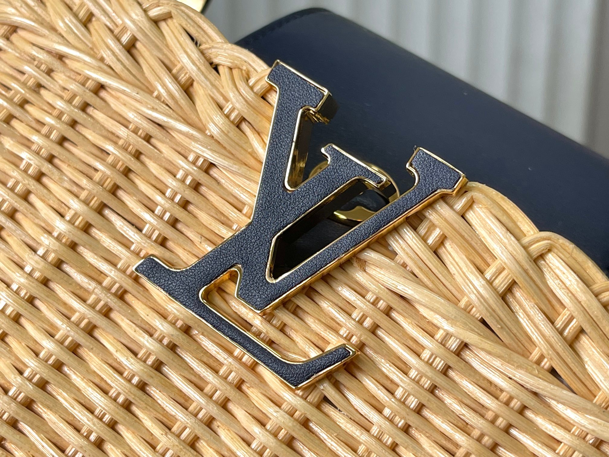 🔹正品原料🔹动态芯片🔹M14366/M48865深蓝编织印花竹篮🔹本款Capucines手袋回溯品牌于1