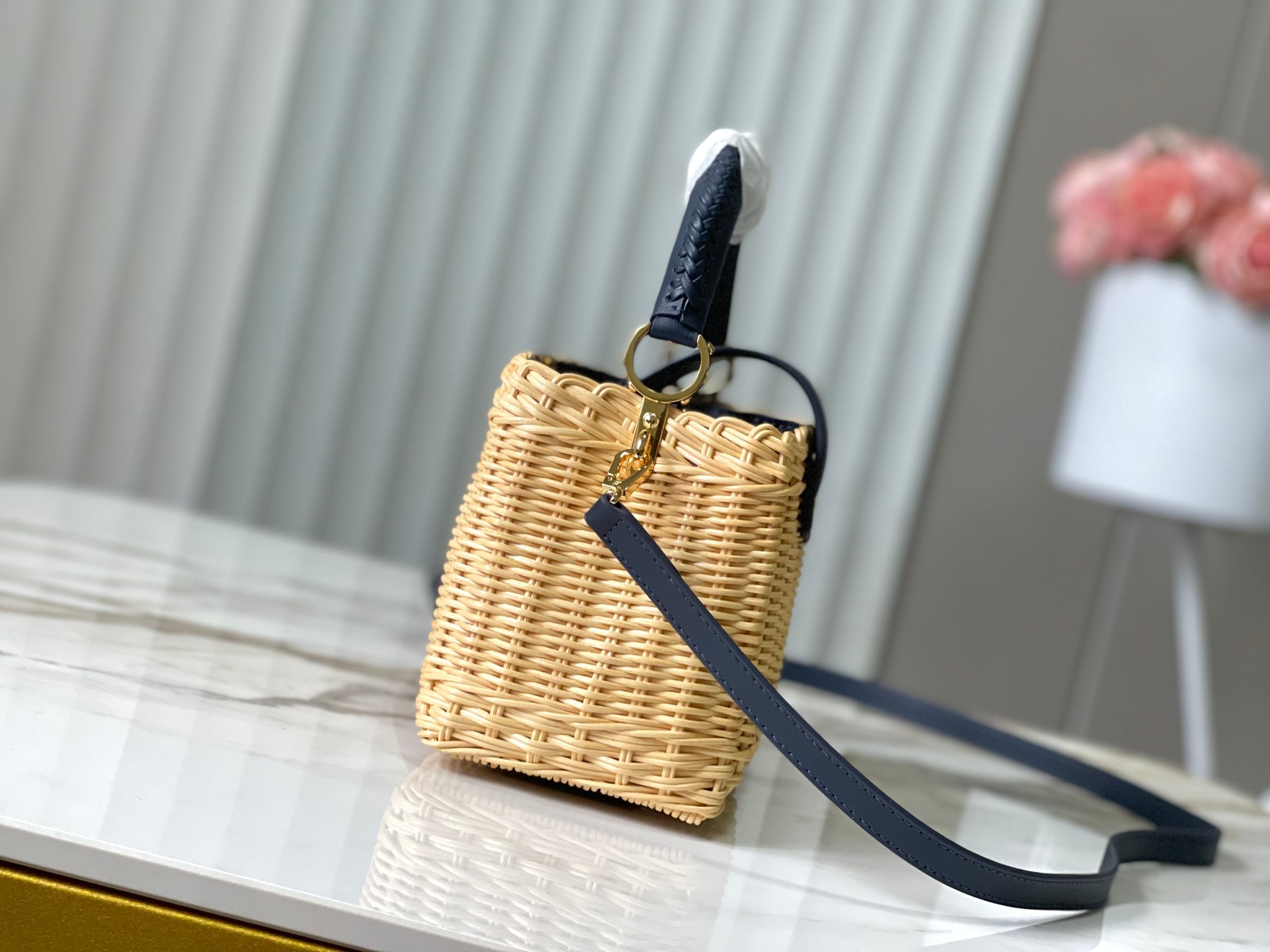 🔹正品原料🔹动态芯片🔹M14366/M48865深蓝编织印花竹篮🔹本款Capucines手袋回溯品牌于1