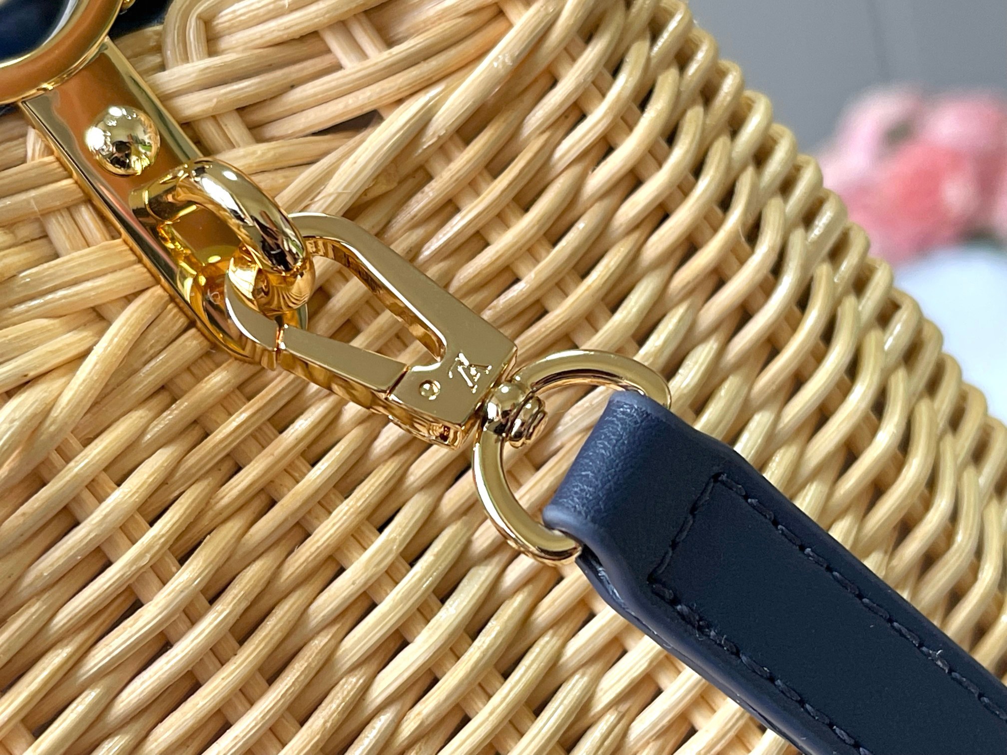 🔹正品原料🔹动态芯片🔹M14366/M48865深蓝编织印花竹篮🔹本款Capucines手袋回溯品牌于1