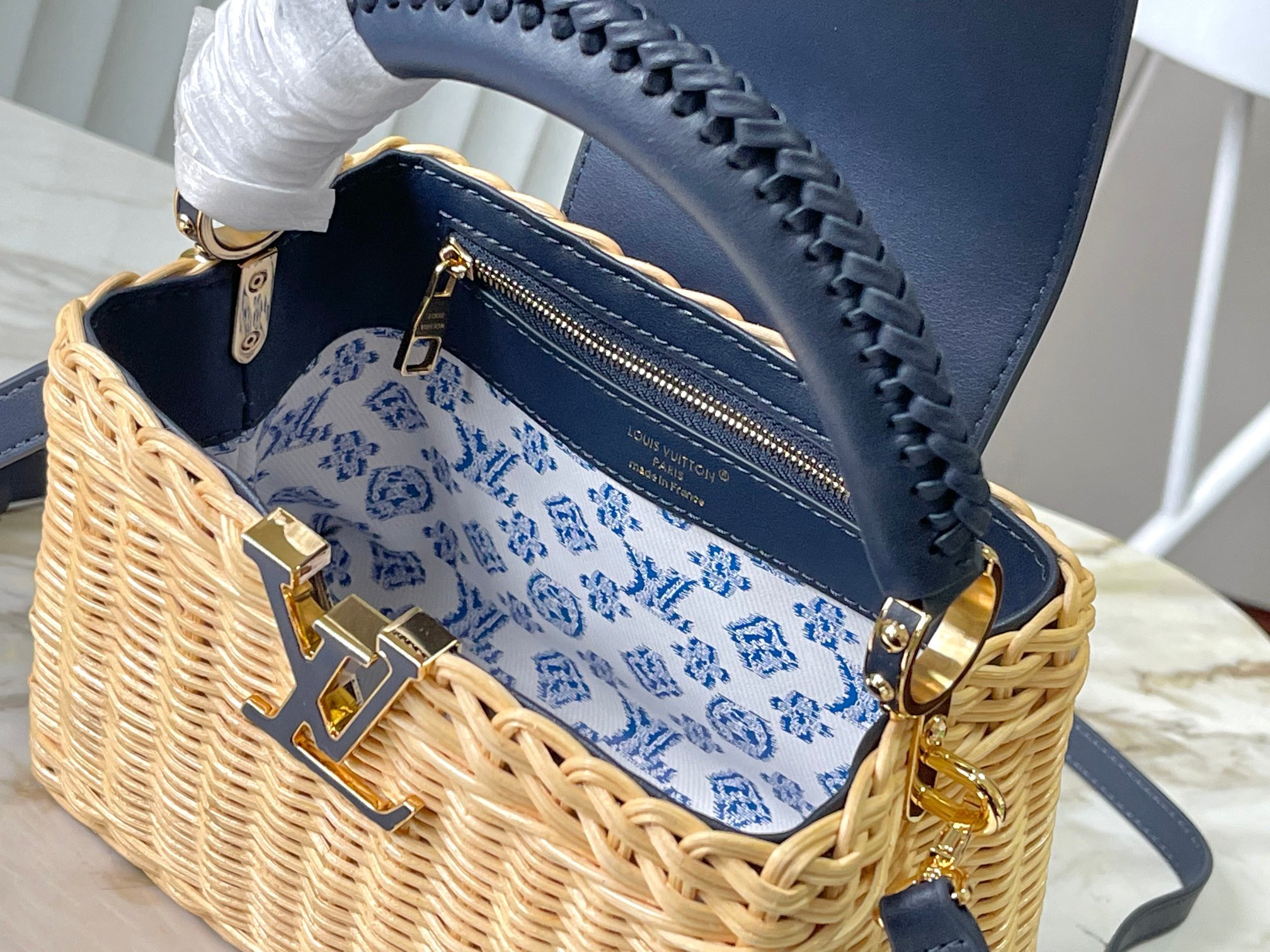 🔹正品原料🔹动态芯片🔹M14366/M48865深蓝编织印花竹篮🔹本款Capucines手袋回溯品牌于1