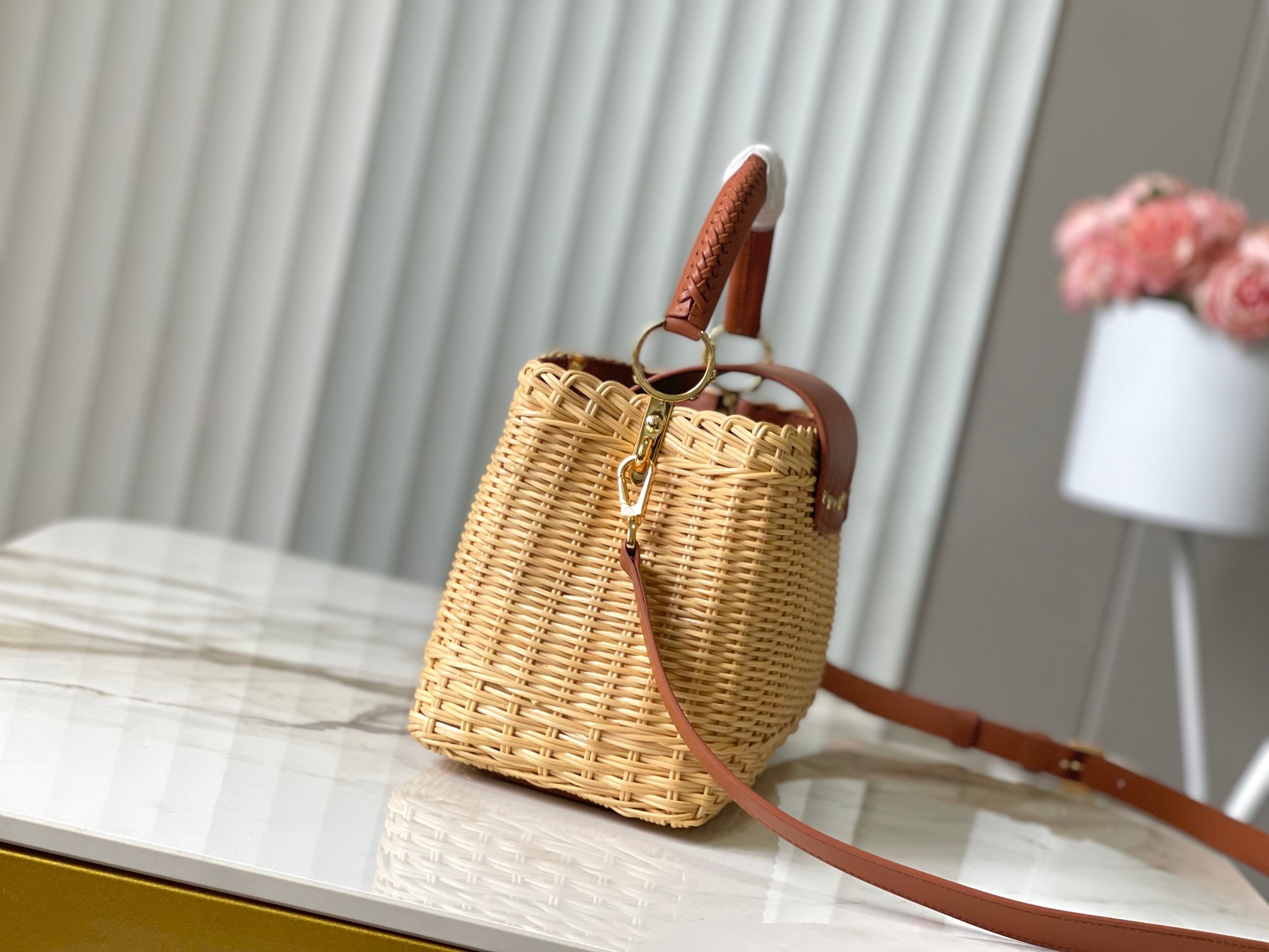 🔹正品原料🔹动态芯片🔹M26025/M48865棕色编织印花竹篮🔹本款Capucines手袋回溯品牌于1