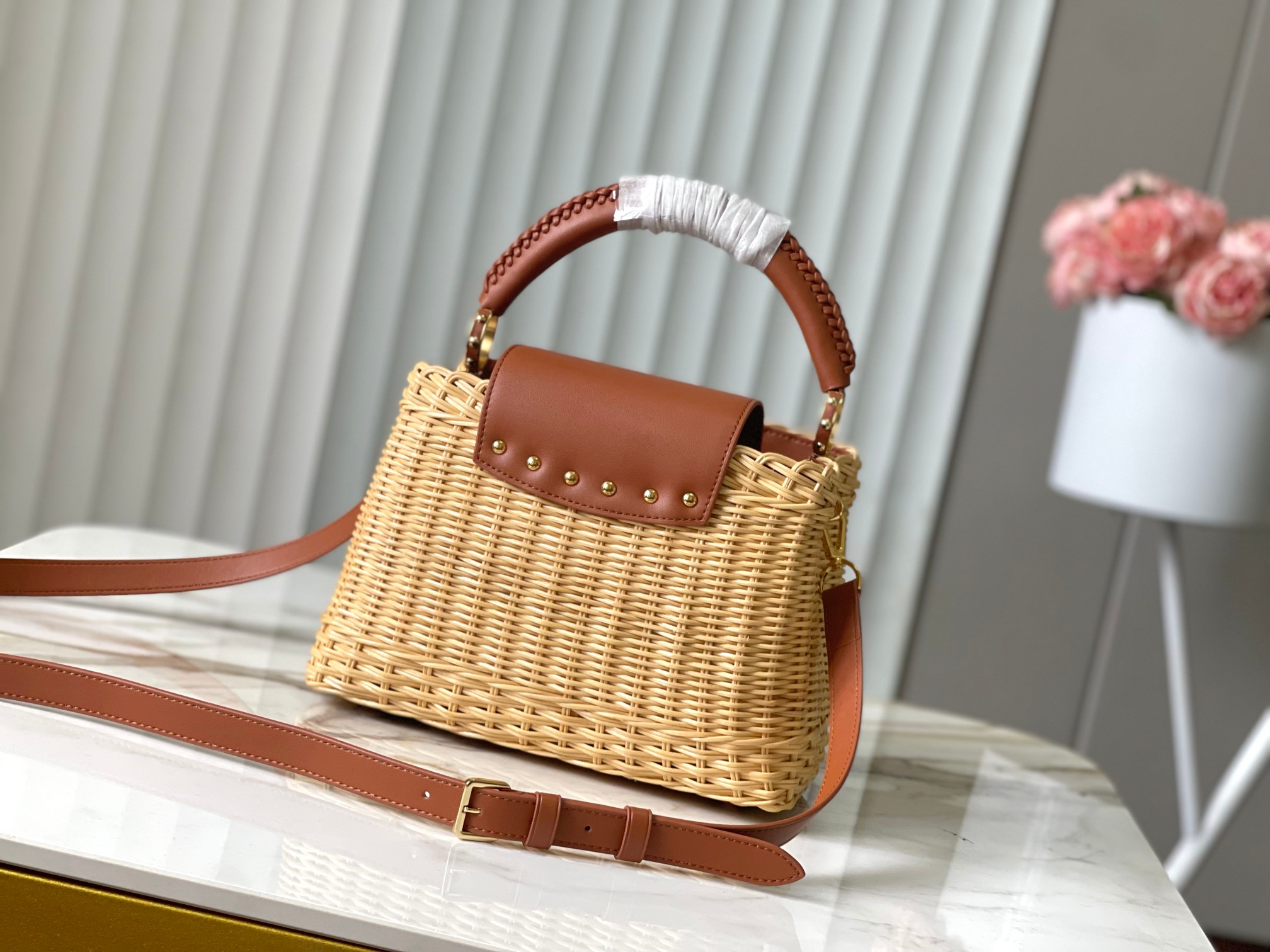 🔹正品原料🔹动态芯片🔹M26025/M48865棕色编织印花竹篮🔹本款Capucines手袋回溯品牌于1