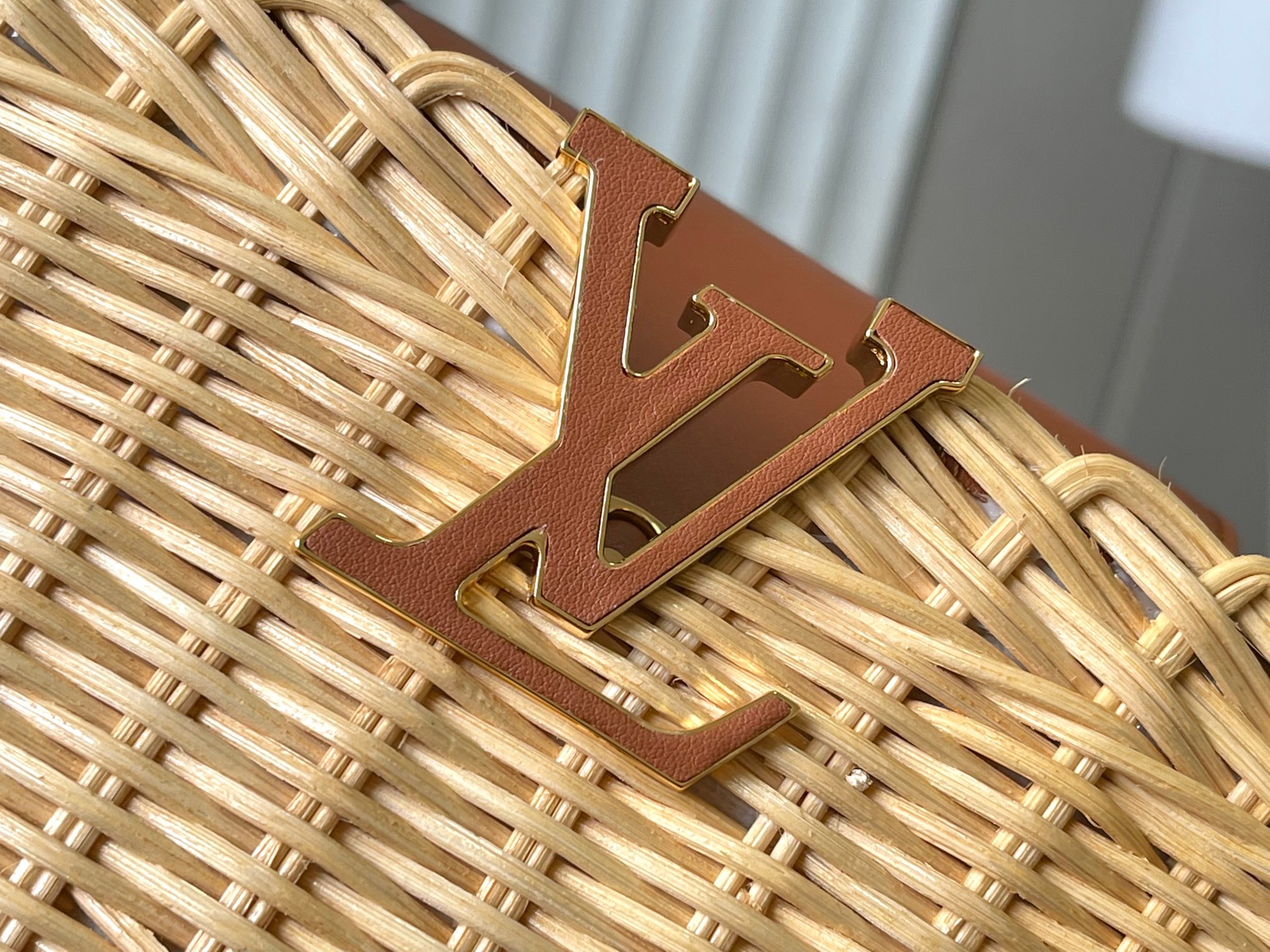 🔹正品原料🔹动态芯片🔹M26025/M48865棕色编织印花竹篮🔹本款Capucines手袋回溯品牌于1