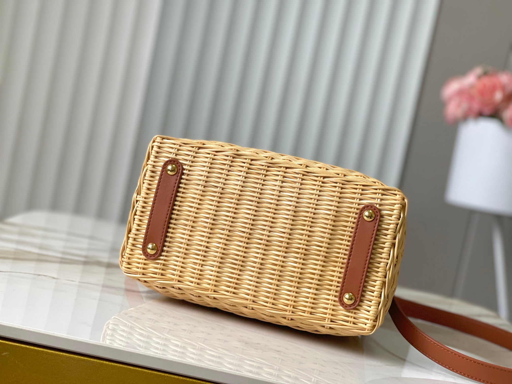 🔹正品原料🔹动态芯片🔹M26025/M48865棕色编织印花竹篮🔹本款Capucines手袋回溯品牌于1