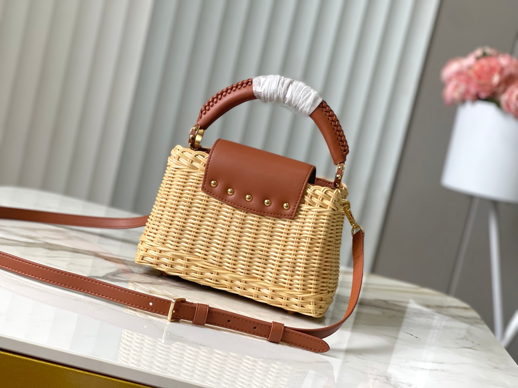 🔹正品原料🔹动态芯片🔹M26025/M48865棕色编织印花竹篮🔹本款Capucines手袋回溯品牌于1