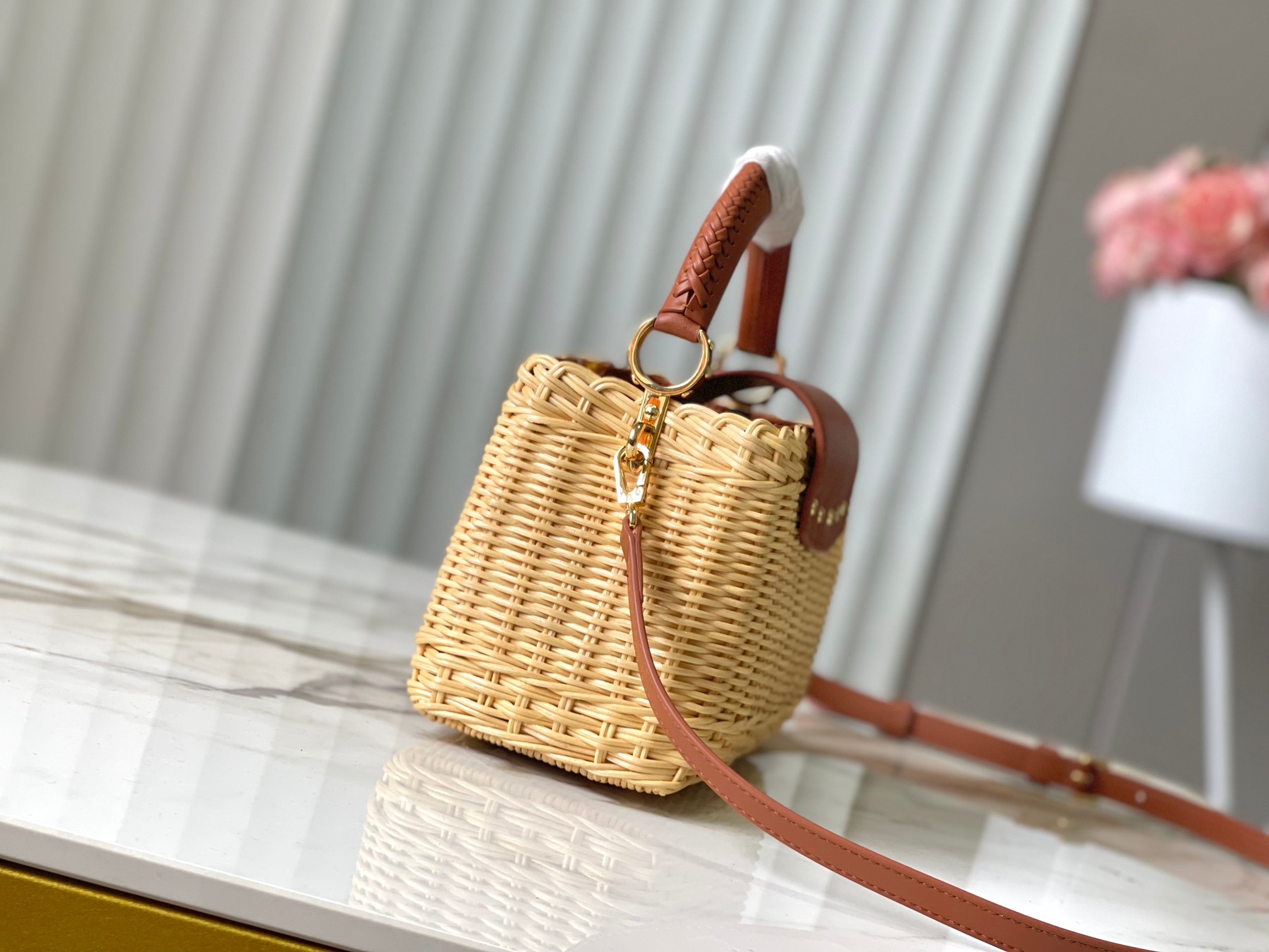 🔹正品原料🔹动态芯片🔹M26025/M48865棕色编织印花竹篮🔹本款Capucines手袋回溯品牌于1