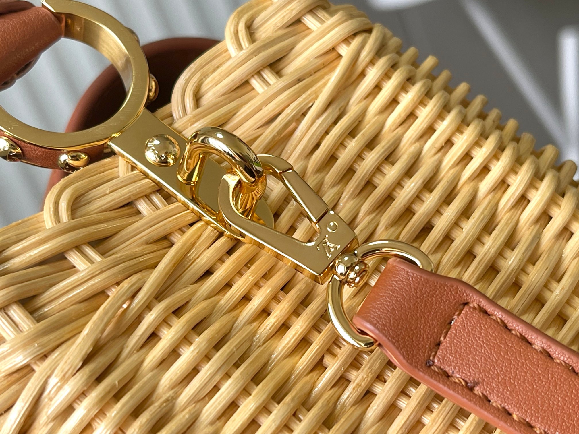 🔹正品原料🔹动态芯片🔹M26025/M48865棕色编织印花竹篮🔹本款Capucines手袋回溯品牌于1