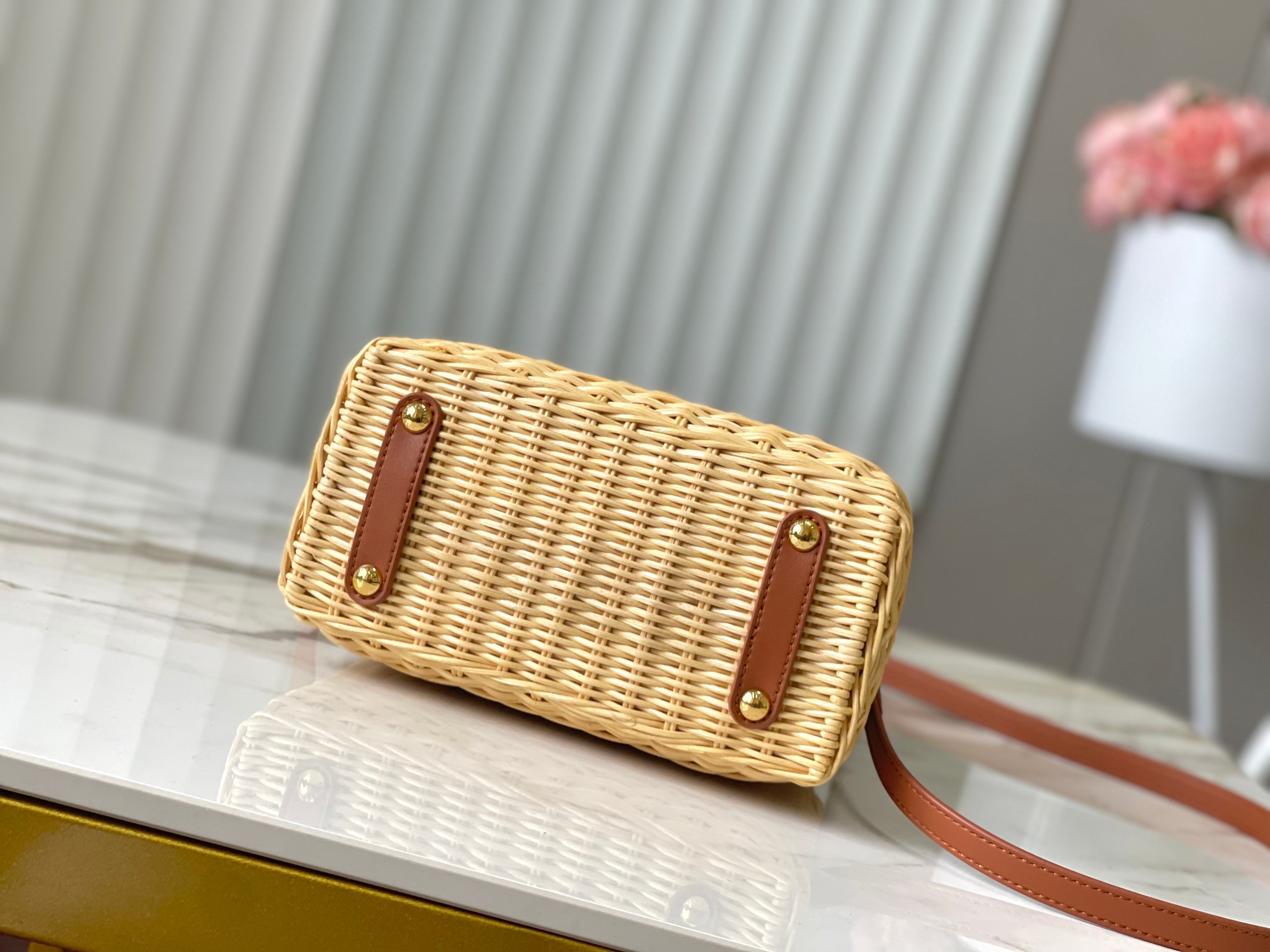 🔹正品原料🔹动态芯片🔹M26025/M48865棕色编织印花竹篮🔹本款Capucines手袋回溯品牌于1