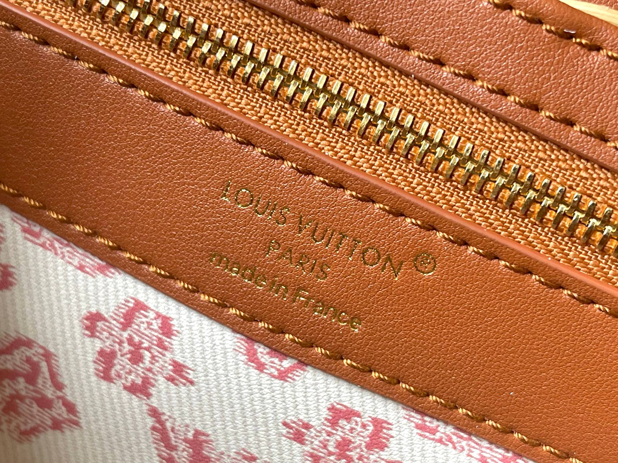 🔹正品原料🔹动态芯片🔹M26025/M48865棕色编织印花竹篮🔹本款Capucines手袋回溯品牌于1