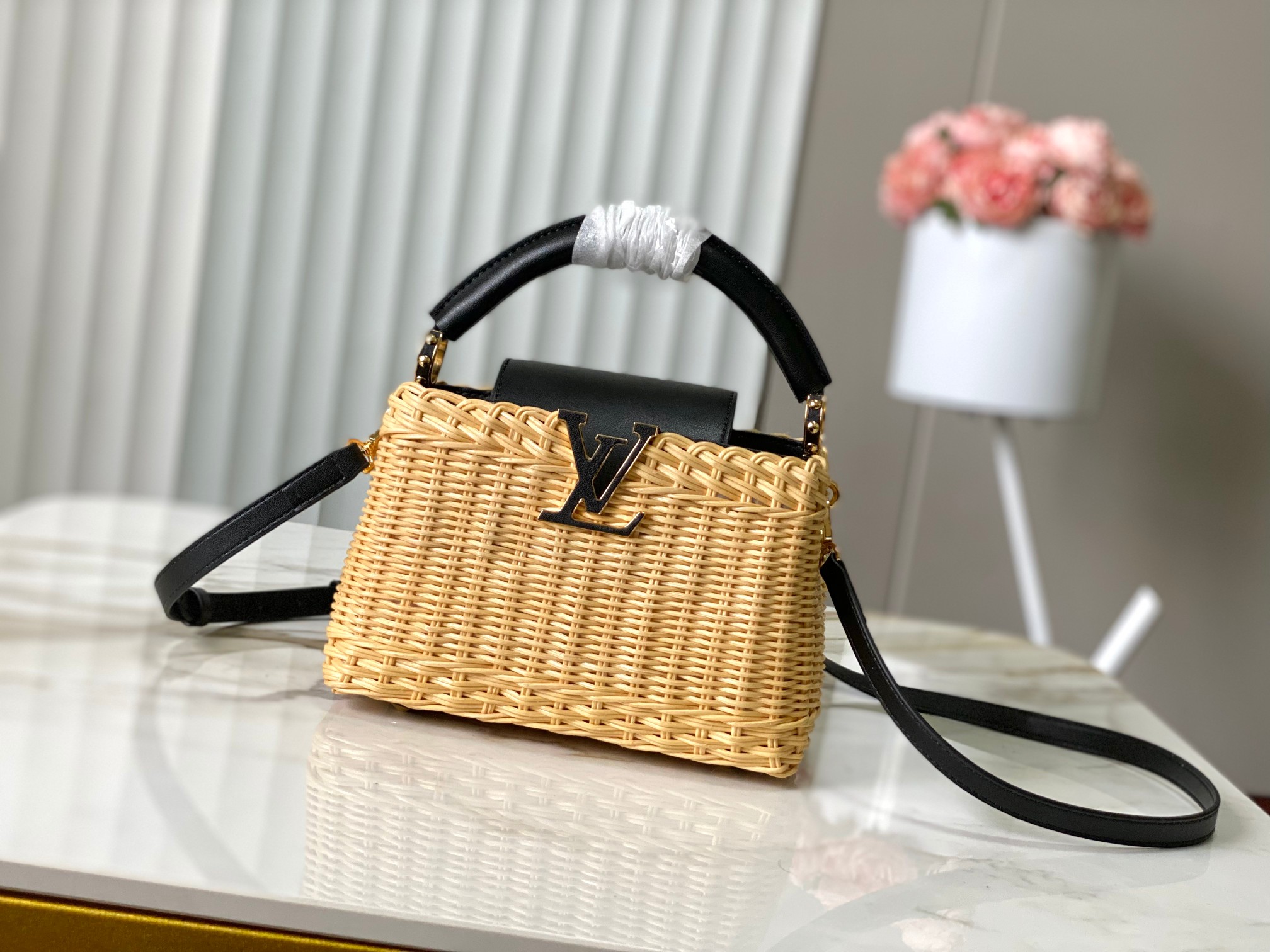 🔹正品原料🔹动态芯片🔹M26003/M48865黑印花竹篮🔹本款Capucines手袋向路易威登于189