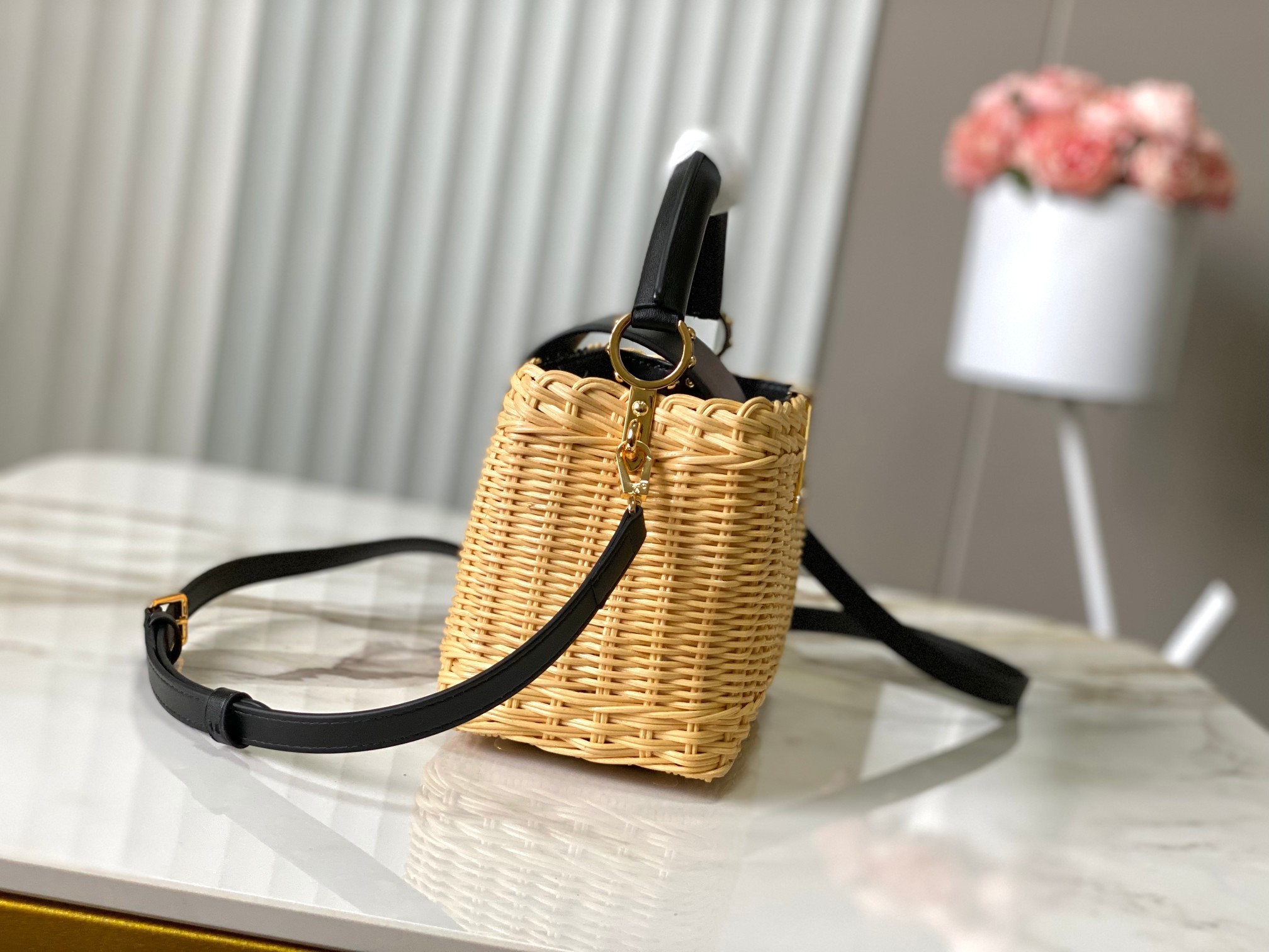 🔹正品原料🔹动态芯片🔹M26003/M48865黑印花竹篮🔹本款Capucines手袋向路易威登于189