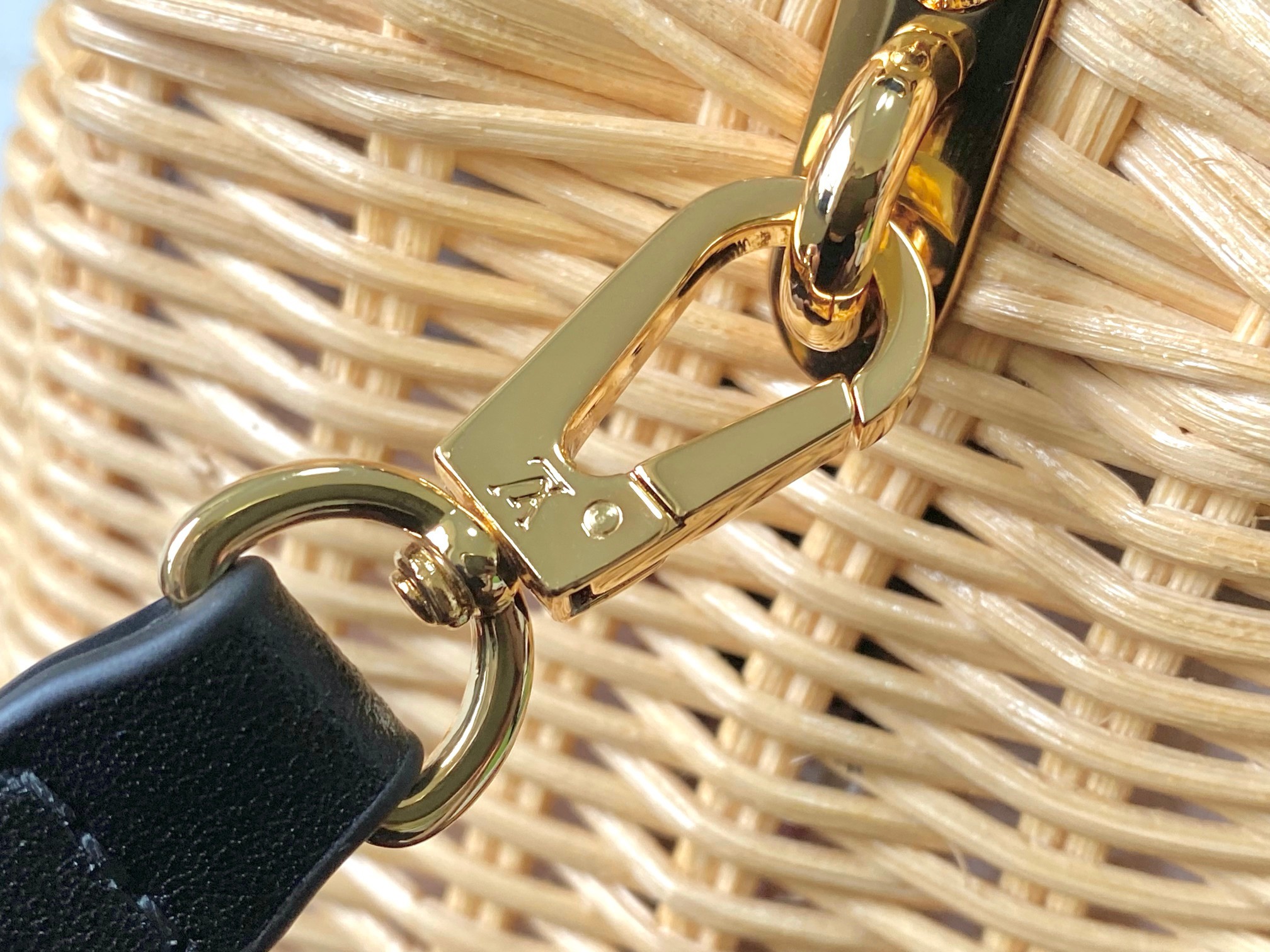 🔹正品原料🔹动态芯片🔹M26003/M48865黑印花竹篮🔹本款Capucines手袋向路易威登于189