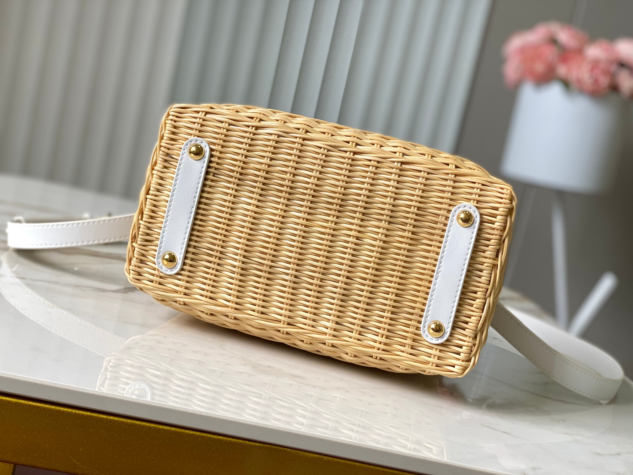 🔹特级精品🔹动态芯片🔹M26004/M白印花竹篮🔹本款Capucines手袋向路易威登于1892年推出的