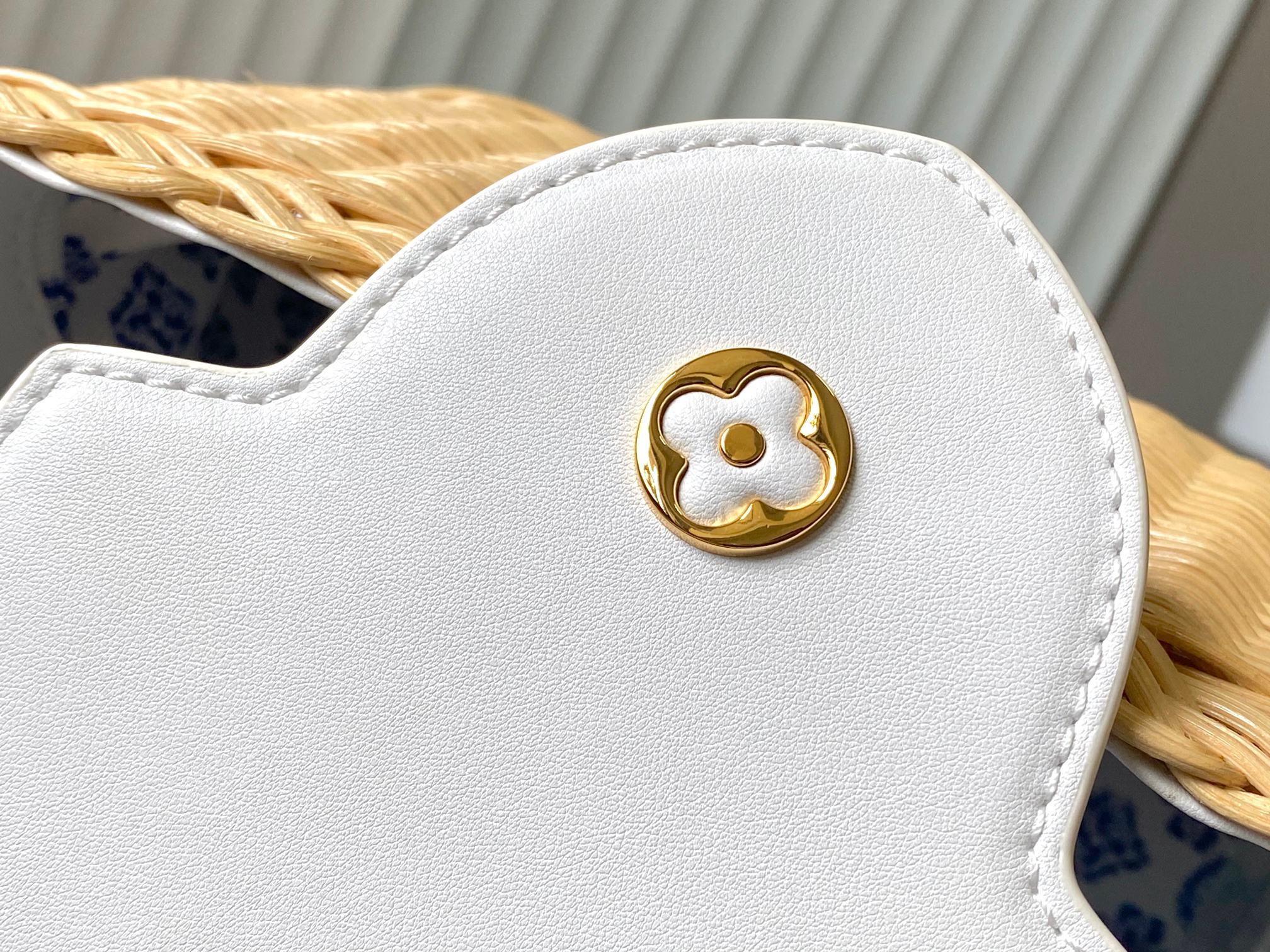 🔹特级精品🔹动态芯片🔹M26004/M白印花竹篮🔹本款Capucines手袋向路易威登于1892年推出的