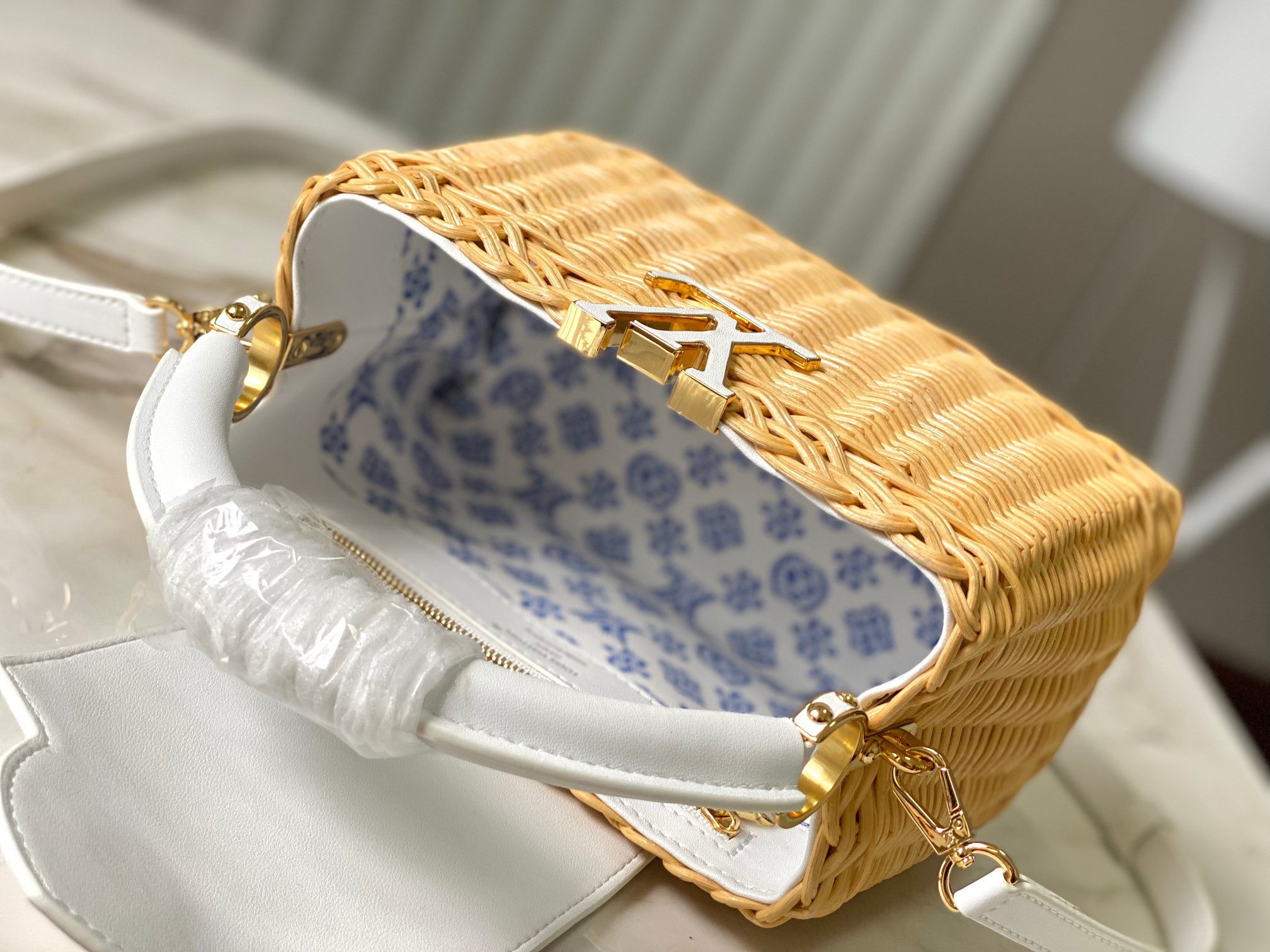 🔹正品原料🔹动态芯片🔹M26004/M48865白印花竹篮🔹本款Capucines手袋向路易威登于189
