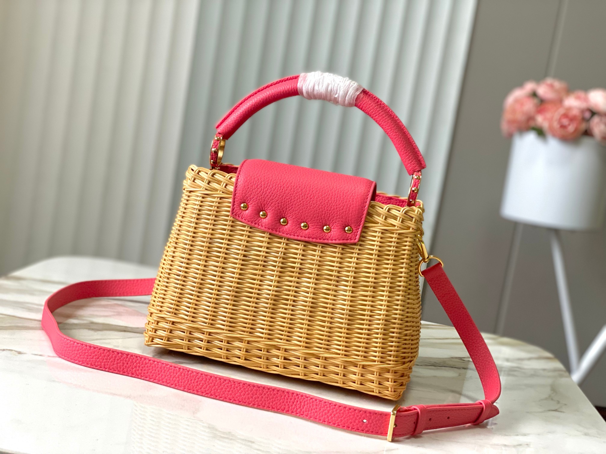 🔹正品原料🔹动态芯片🔹M26005/M48865唇膏粉印花竹篮🔹本款Capucines手袋向路易威登于1