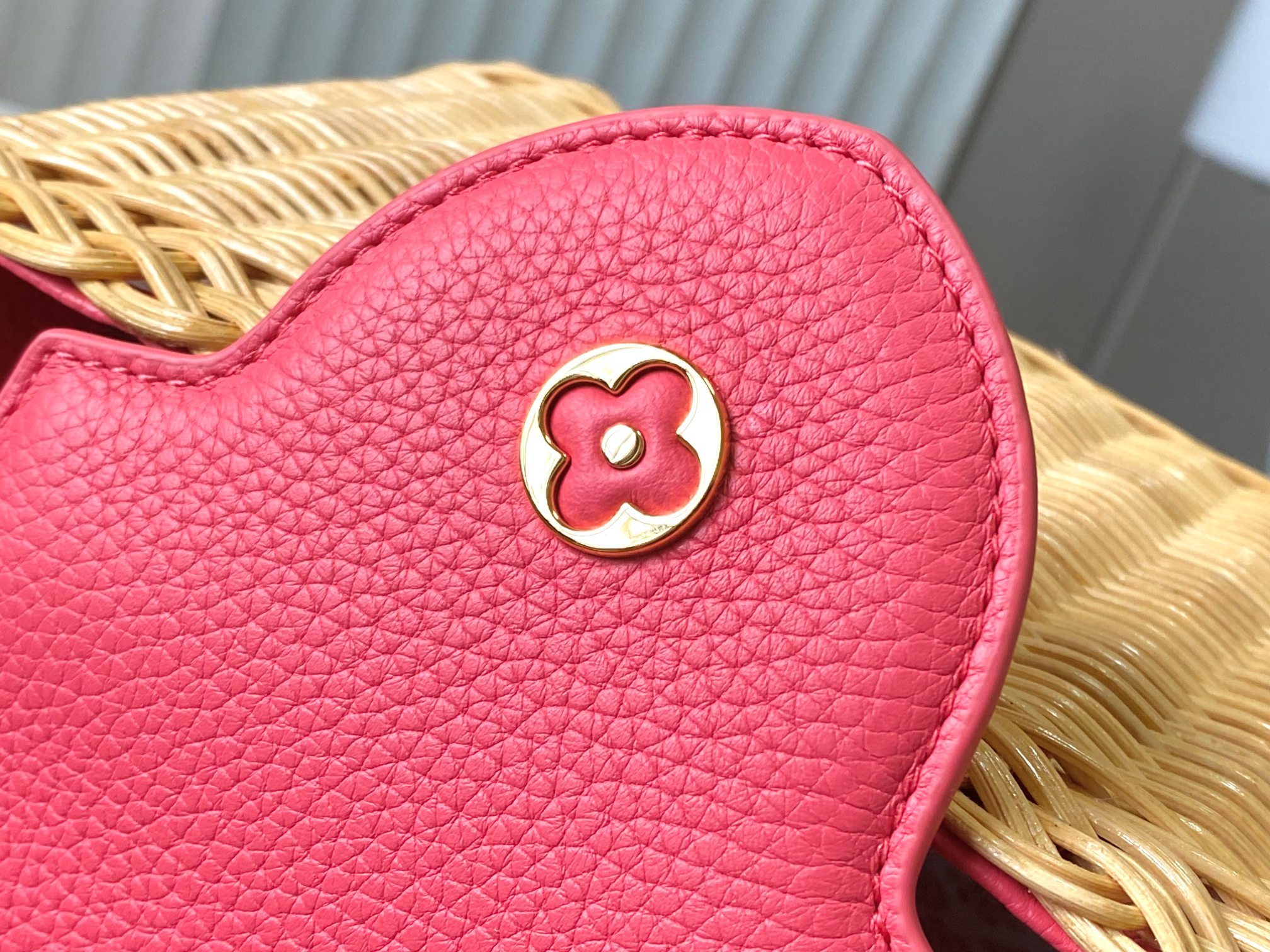 🔹正品原料🔹动态芯片🔹M26005/M48865唇膏粉印花竹篮🔹本款Capucines手袋向路易威登于1