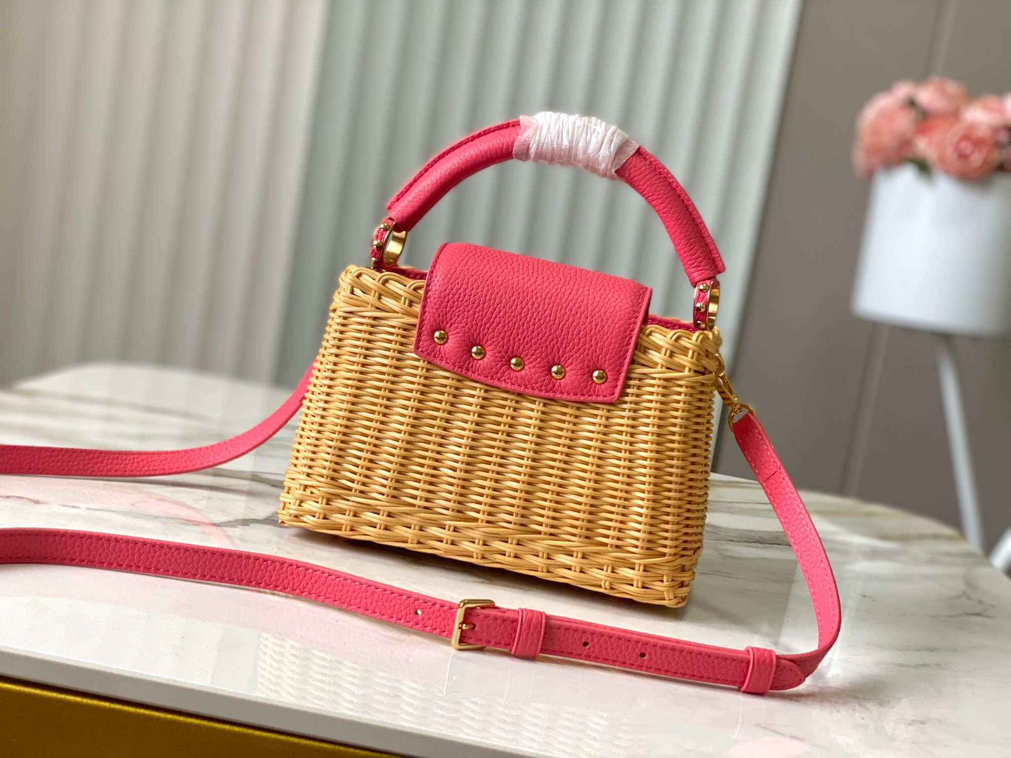 🔹正品原料🔹动态芯片🔹M26005/M48865唇膏粉印花竹篮🔹本款Capucines手袋向路易威登于1