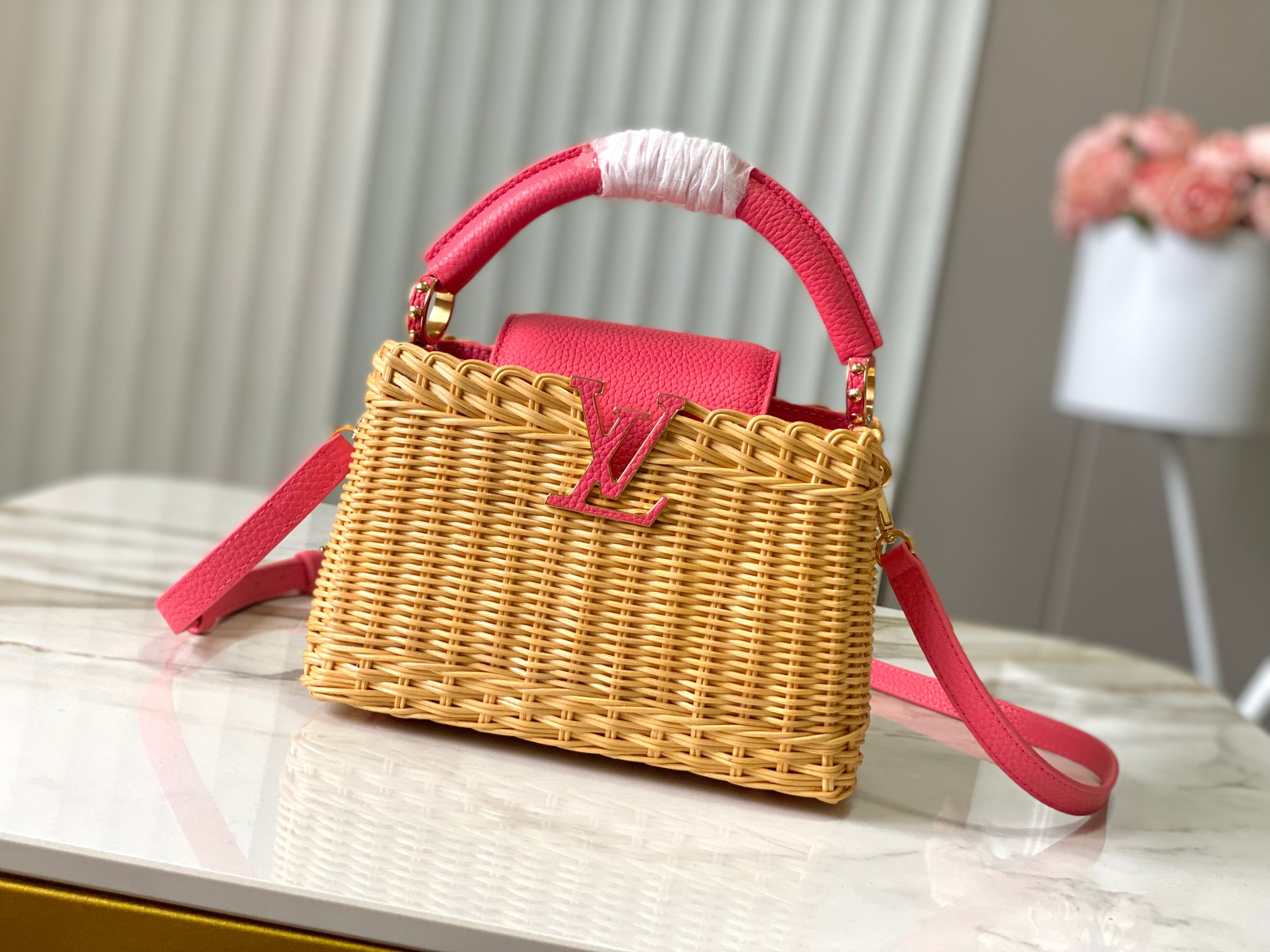 🔹正品原料🔹动态芯片🔹M26005/M48865唇膏粉印花竹篮🔹本款Capucines手袋向路易威登于1