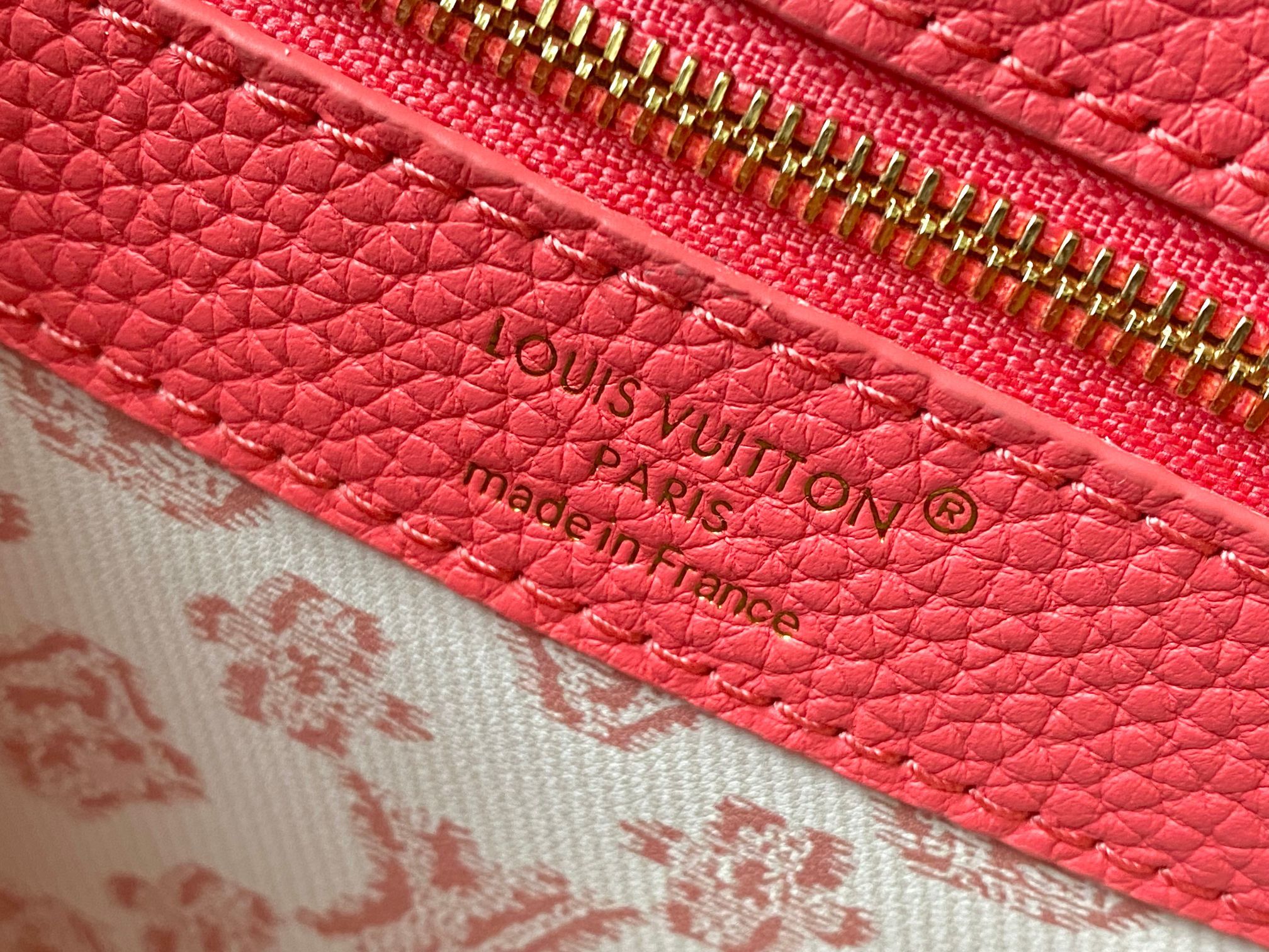 🔹正品原料🔹动态芯片🔹M26005/M48865唇膏粉印花竹篮🔹本款Capucines手袋向路易威登于1