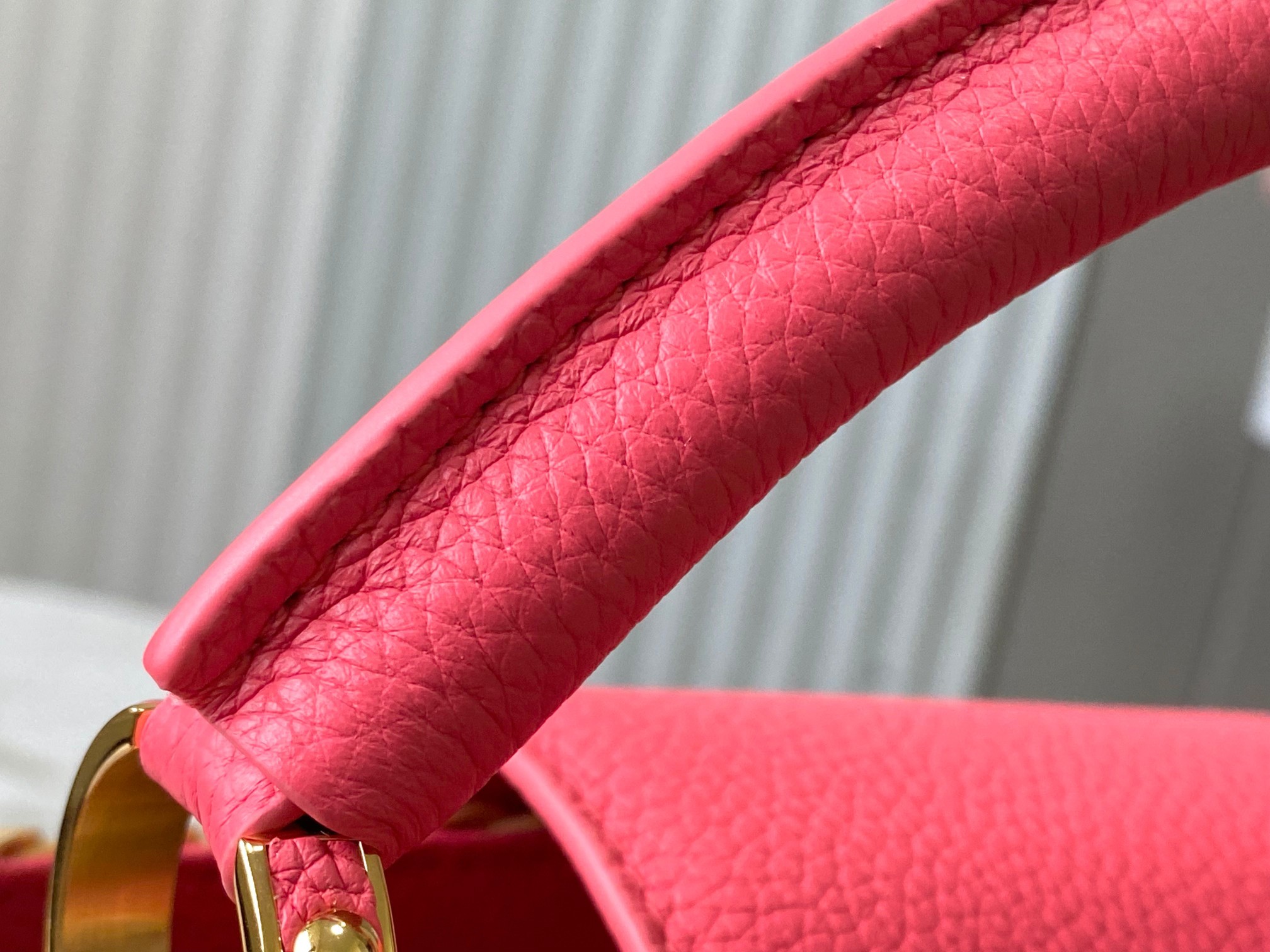 🔹正品原料🔹动态芯片🔹M26005/M48865唇膏粉印花竹篮🔹本款Capucines手袋向路易威登于1