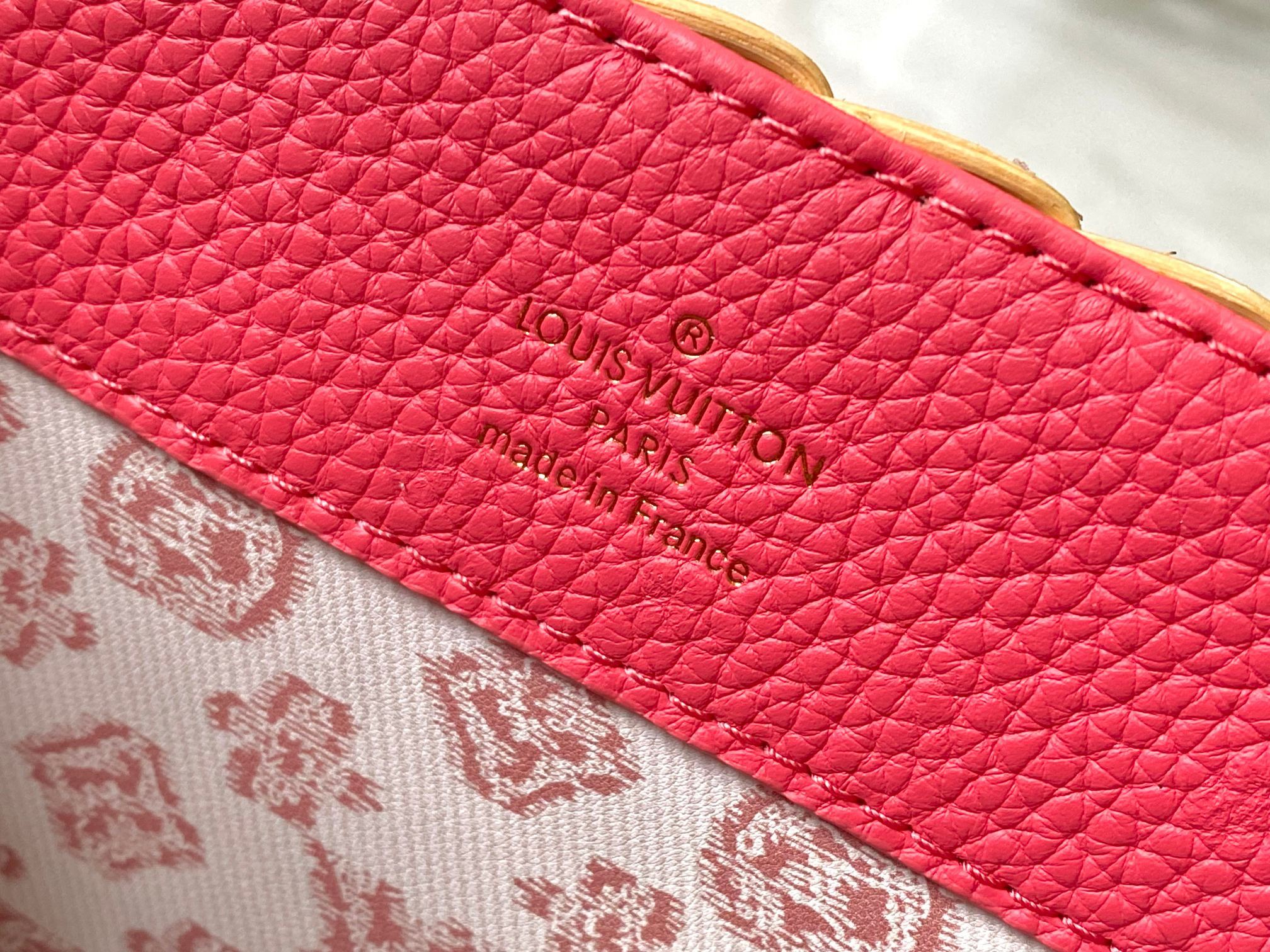 🔹正品原料🔹动态芯片🔹M26005/M48865唇膏粉印花竹篮🔹本款Capucines手袋向路易威登于1