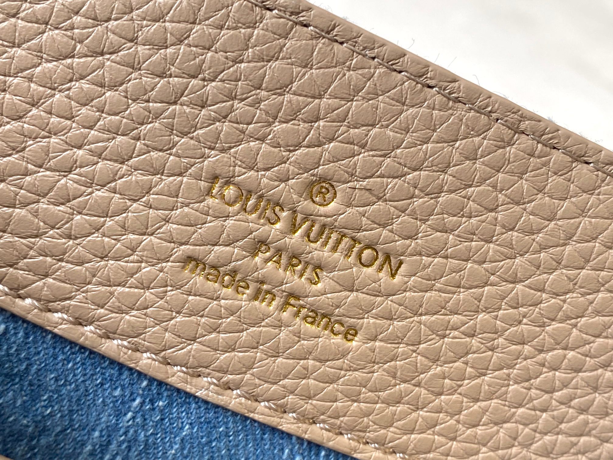 ❤️正品原料🔹动态芯片🔹M12947/M48865淡咖丹宁花朵刺绣款🔹本款 Capucines 手袋为M