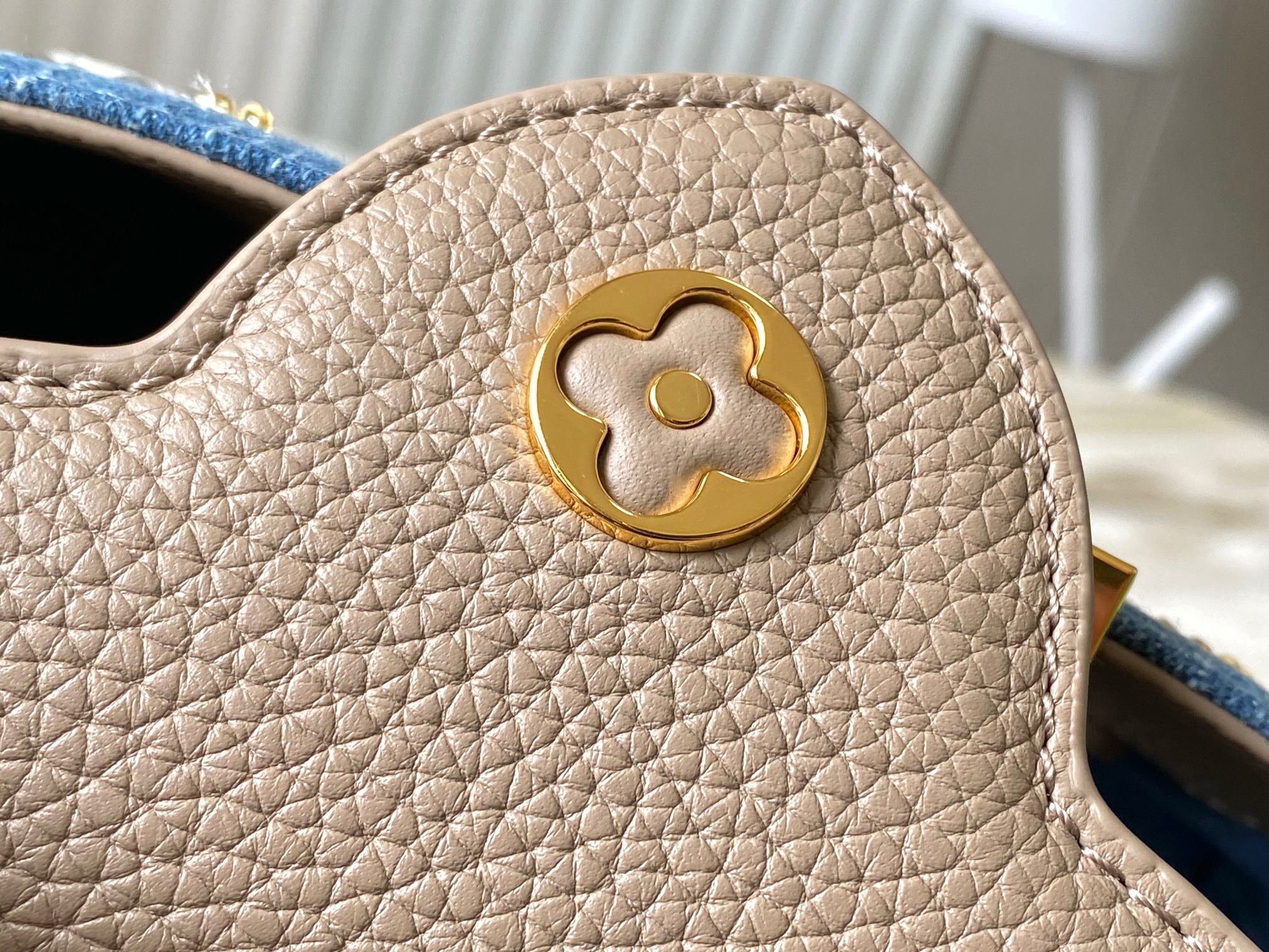 ❤️正品原料🔹动态芯片🔹M12947/M48865淡咖丹宁花朵刺绣款🔹本款 Capucines 手袋为M